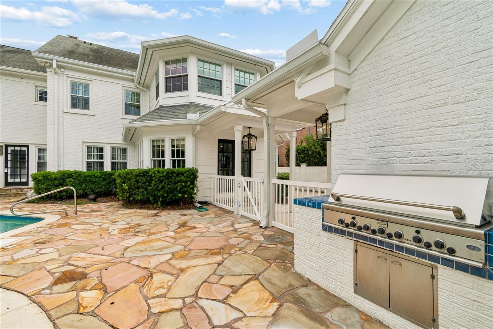 3313 W MULLEN AVE