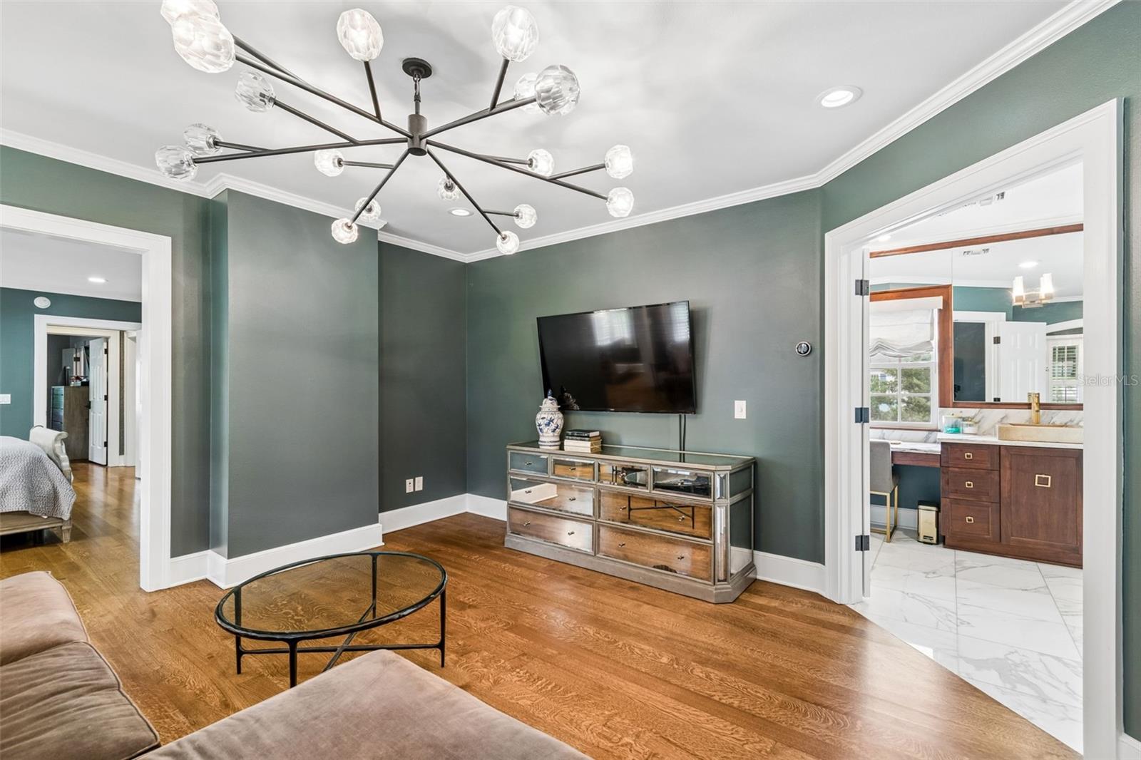 3313 W MULLEN AVE