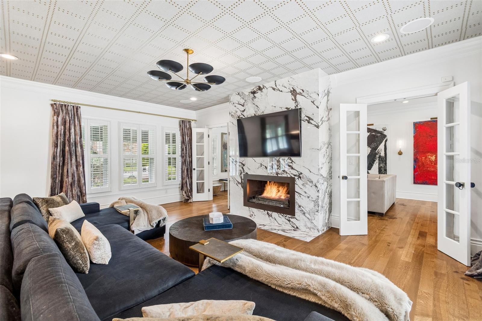 3313 W MULLEN AVE