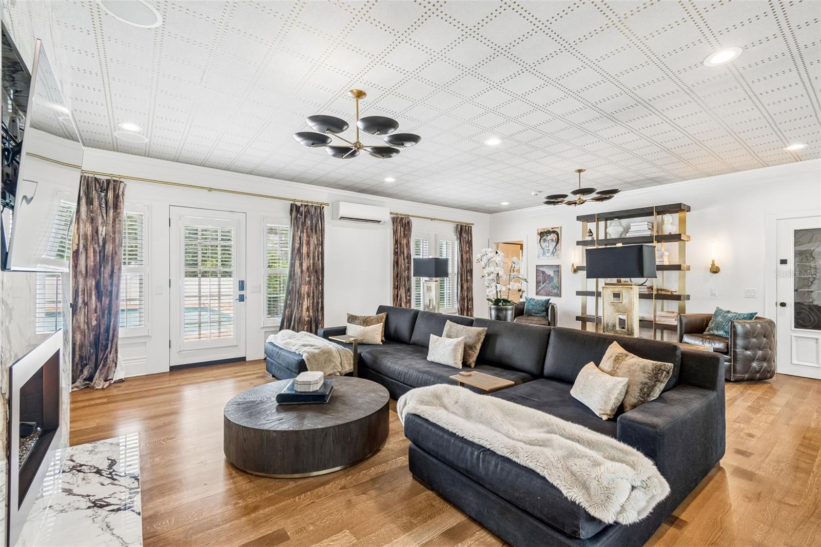 3313 W MULLEN AVE