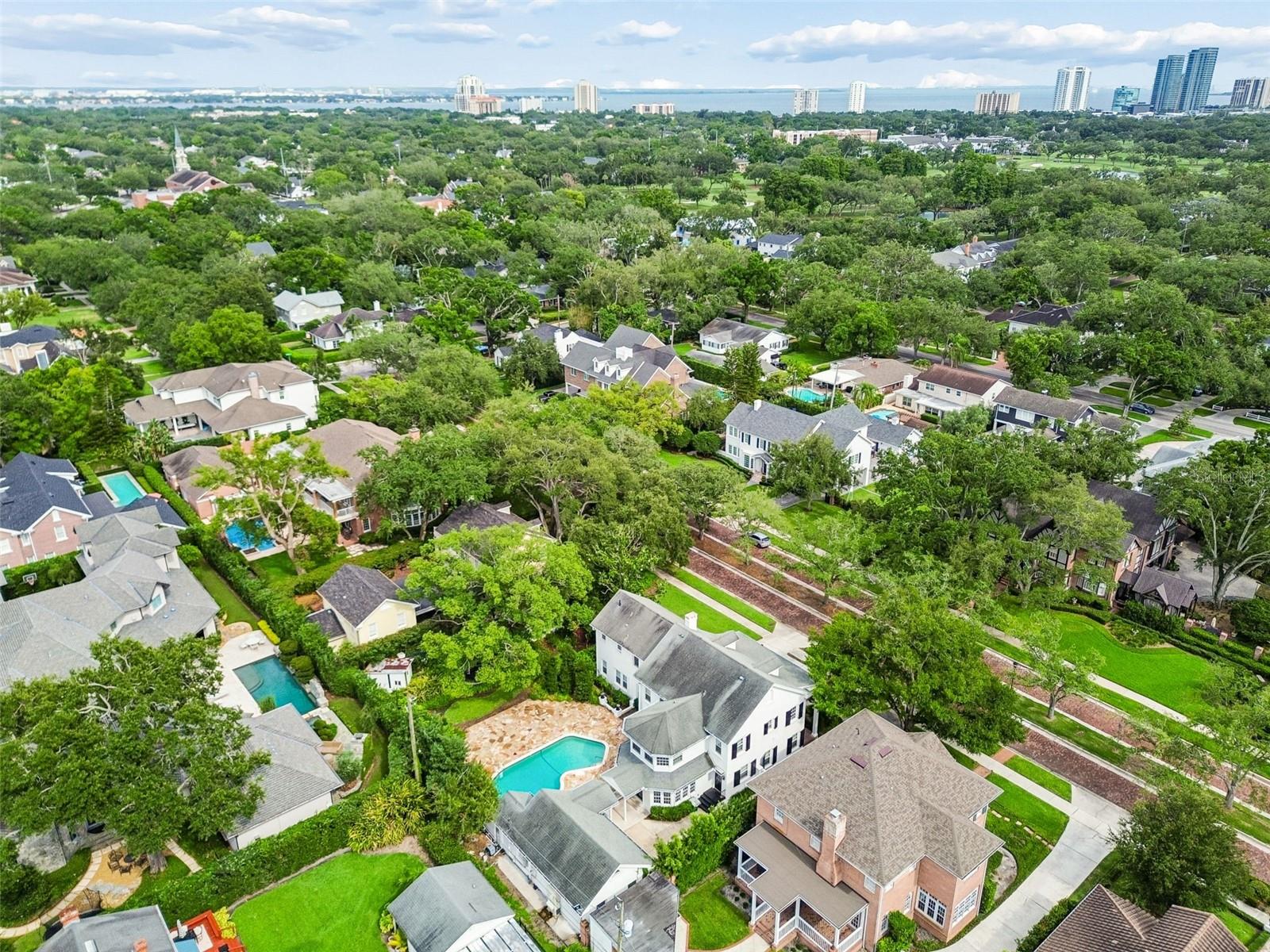 3313 W MULLEN AVE