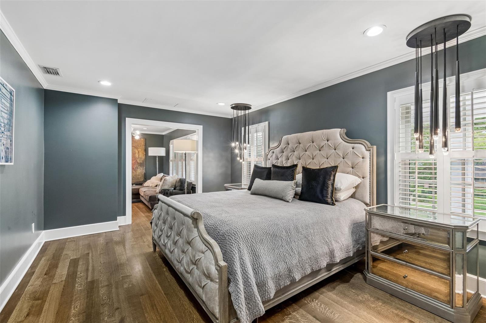 3313 W MULLEN AVE