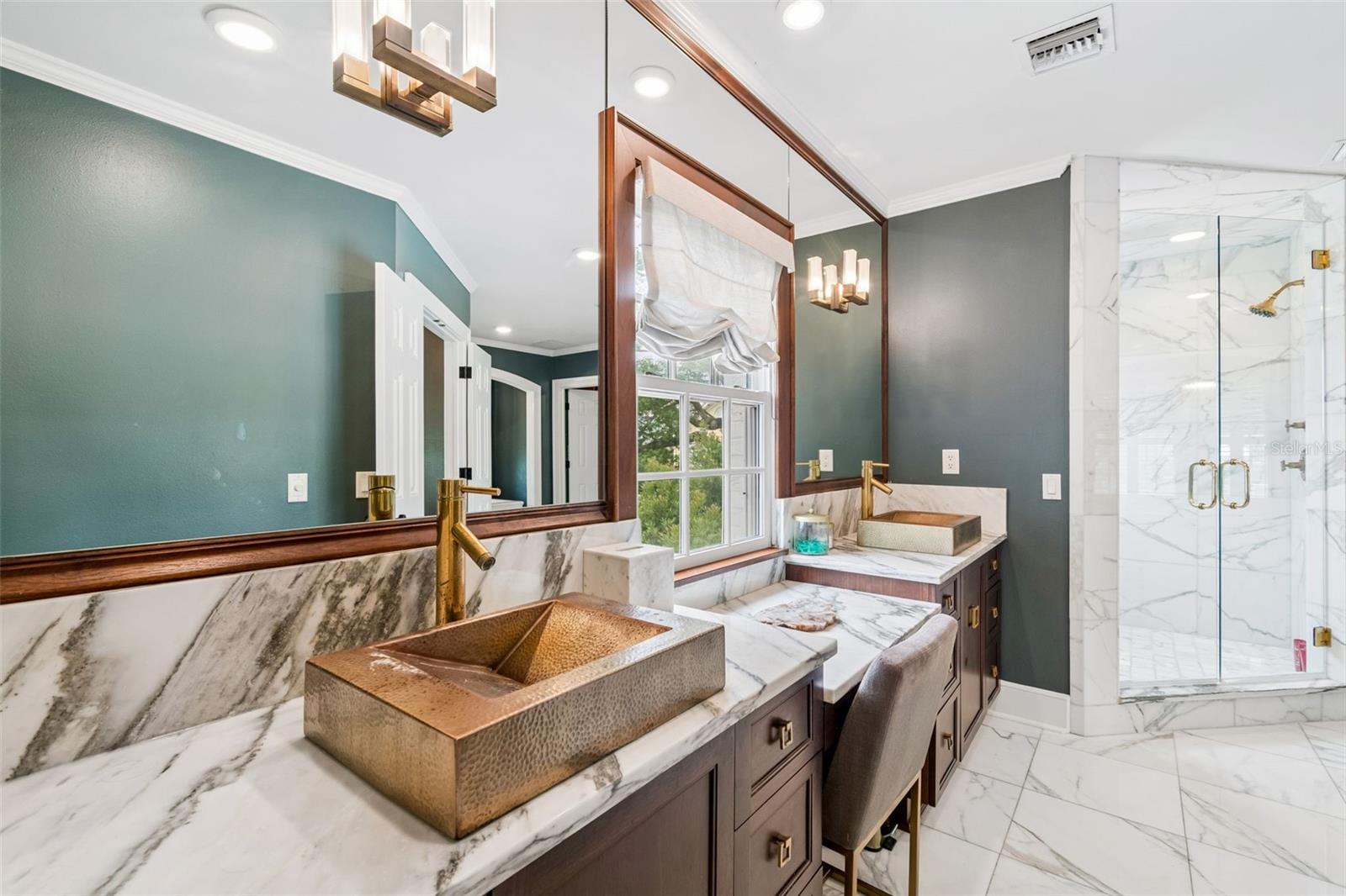 3313 W MULLEN AVE