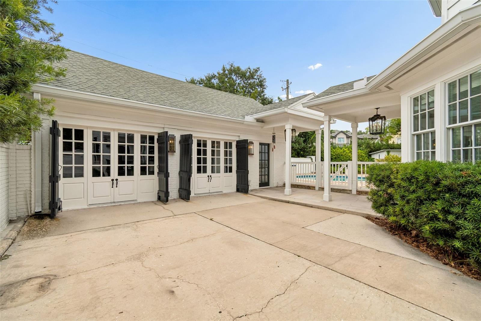 3313 W MULLEN AVE