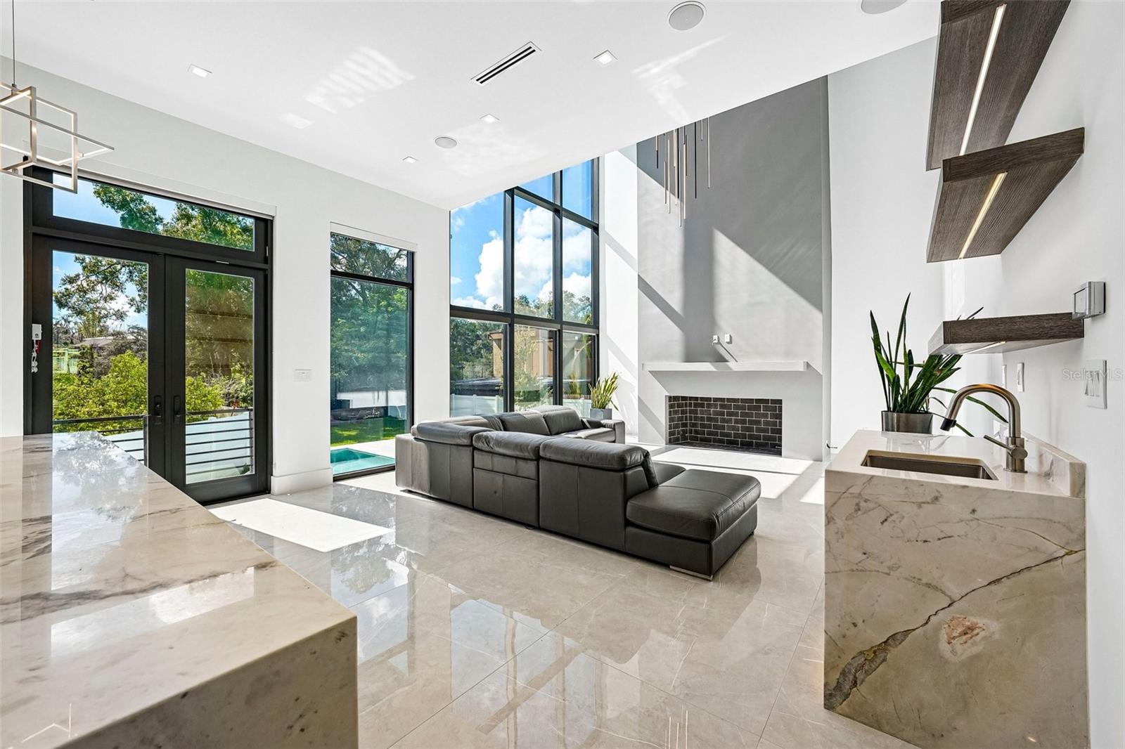 8101 N RIVER SHORE DR