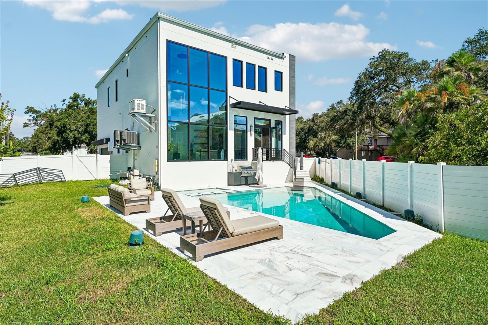 8101 N RIVER SHORE DR