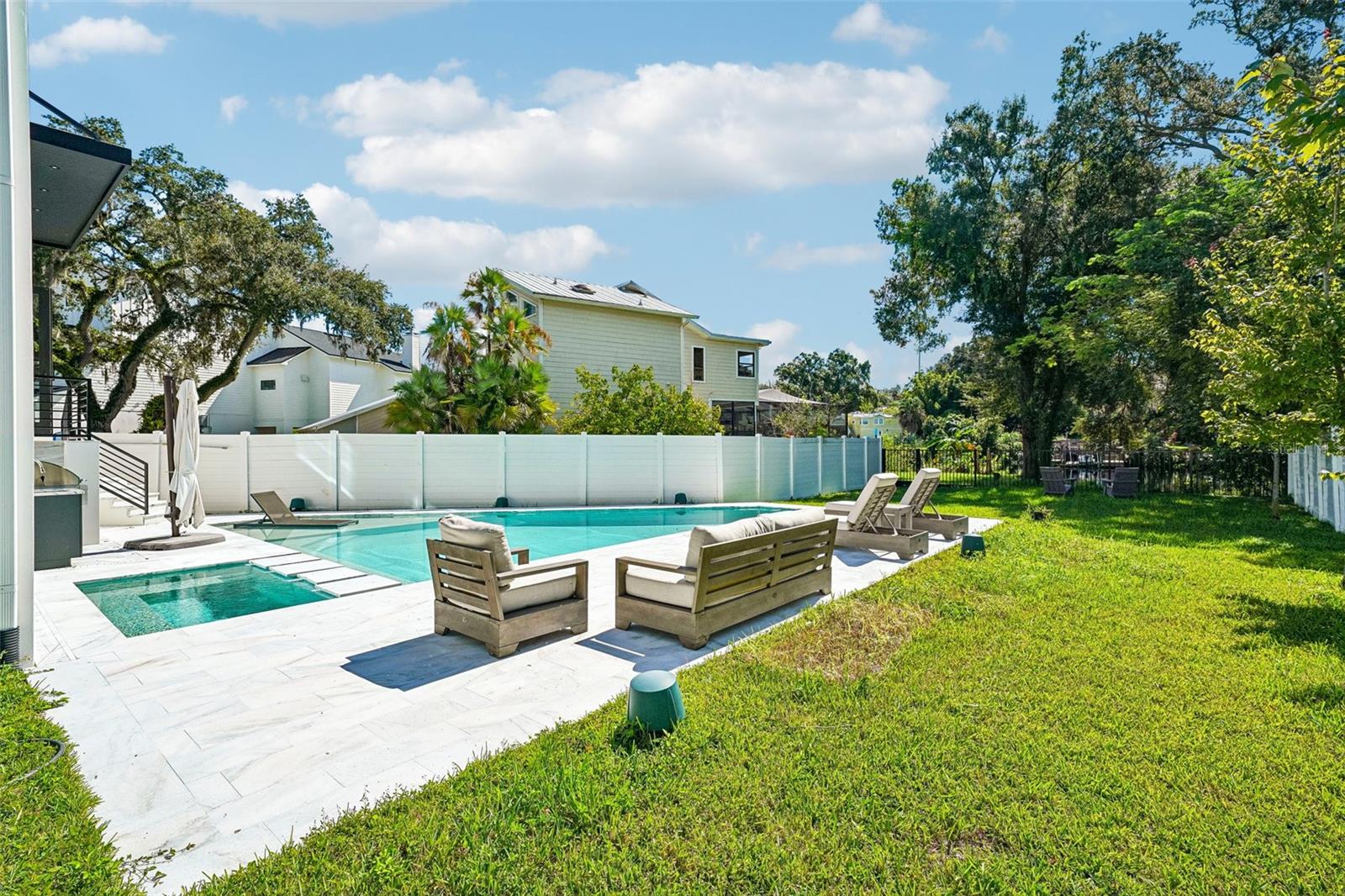 8101 N RIVER SHORE DR