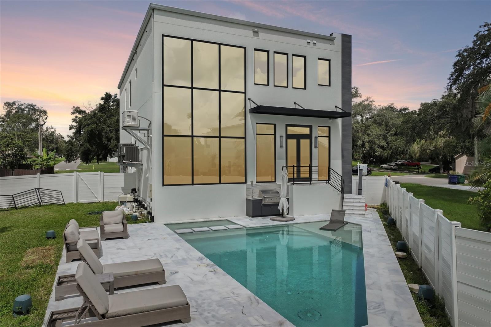 8101 N RIVER SHORE DR