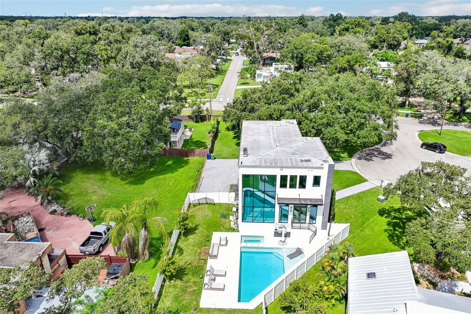8101 N RIVER SHORE DR