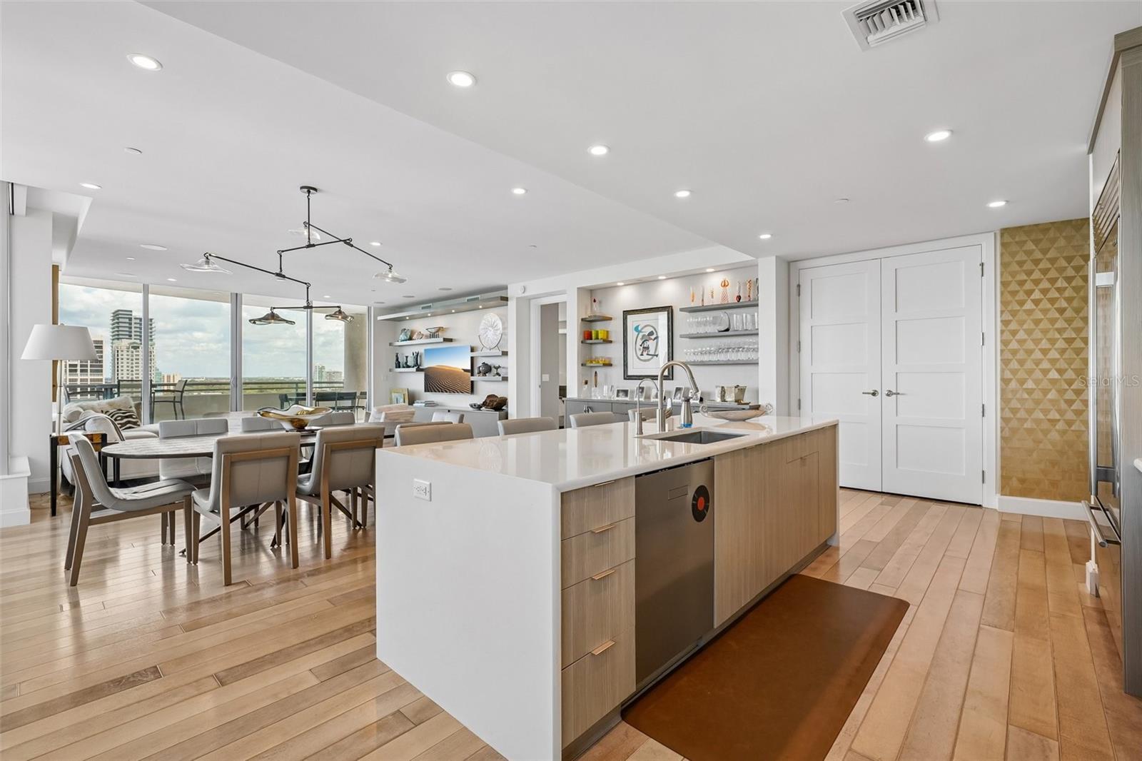 3401 BAYSHORE BLVD #1204