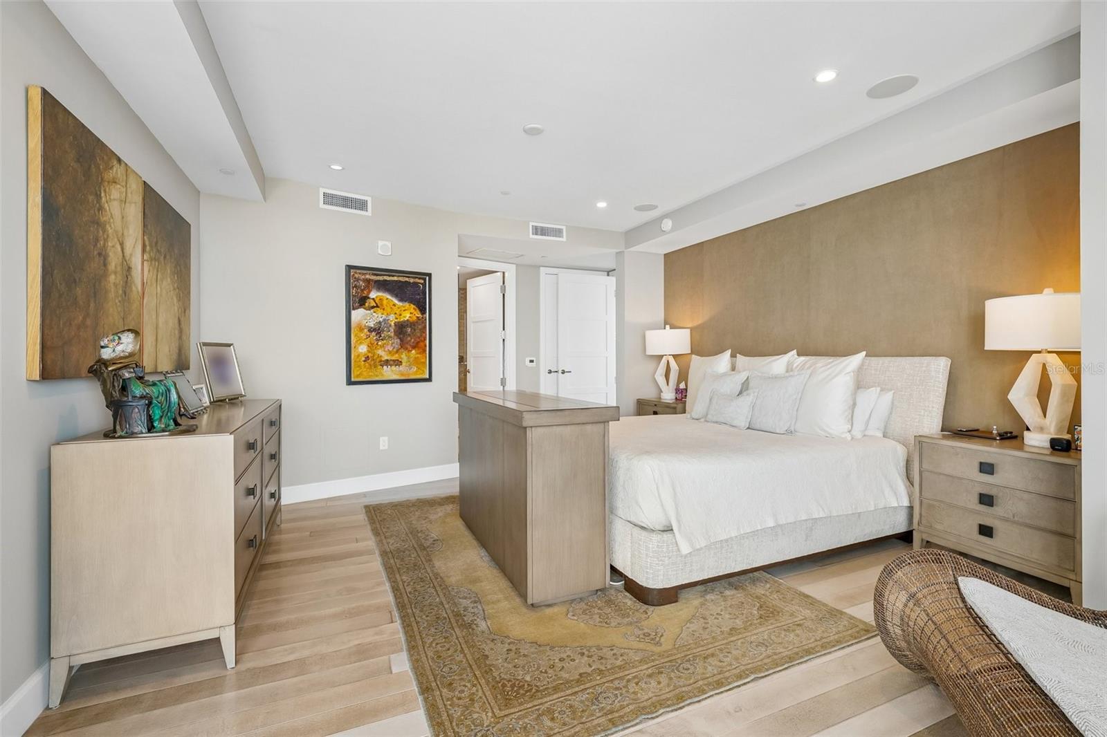 3401 BAYSHORE BLVD #1204