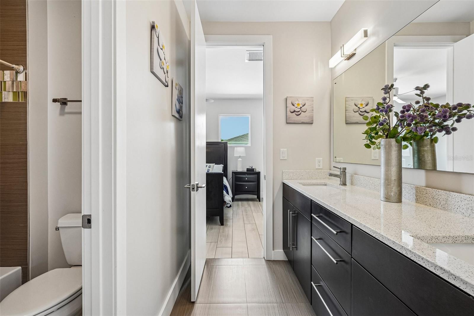 2706 W TRILBY AVE