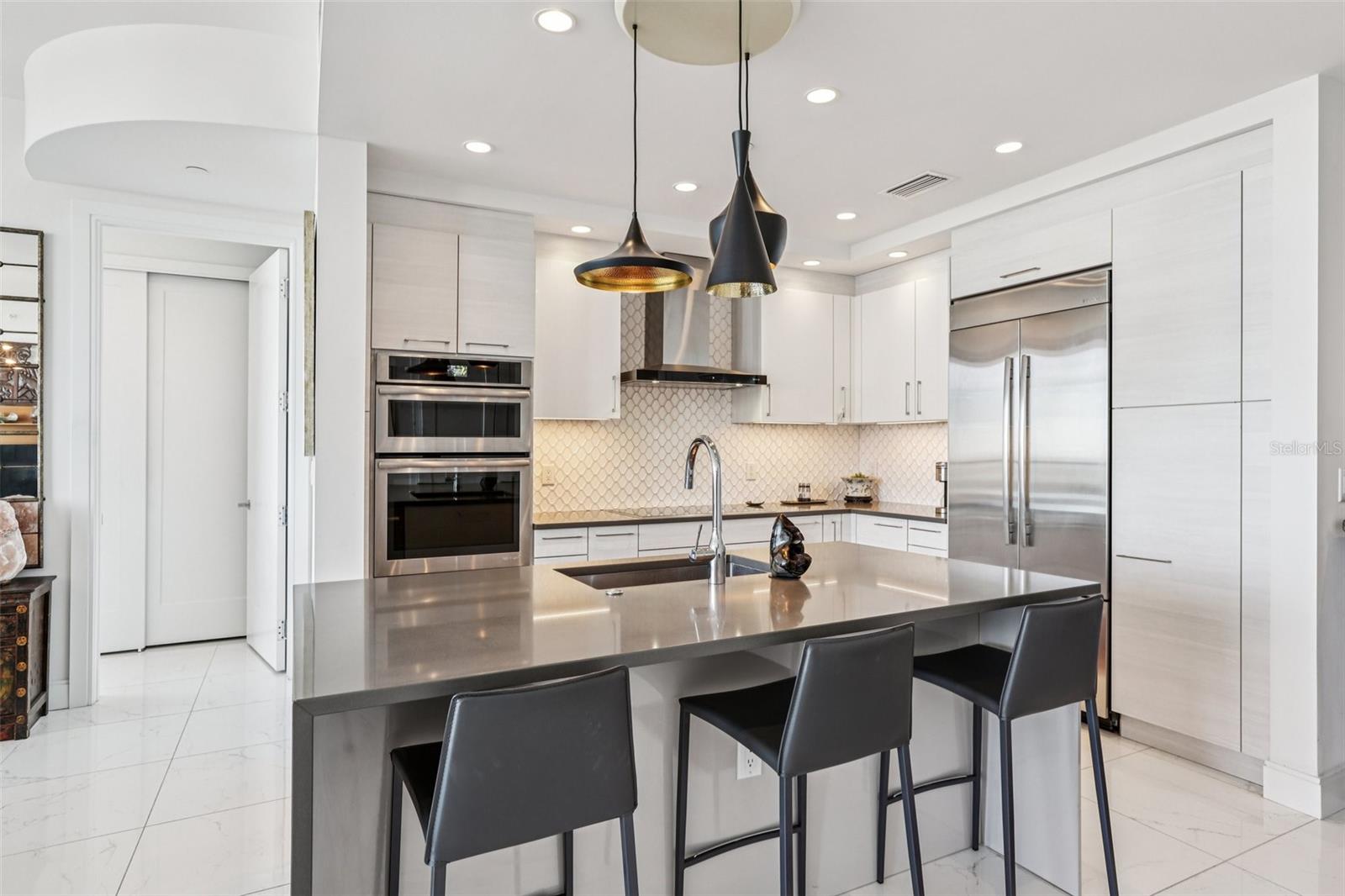 100 1ST AVE N #3806