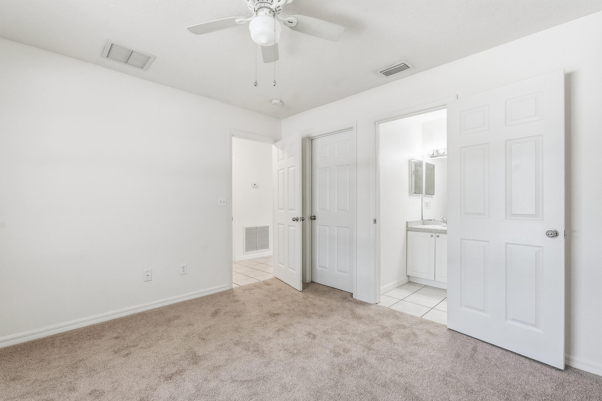 204 SW 14th St Street SW 1