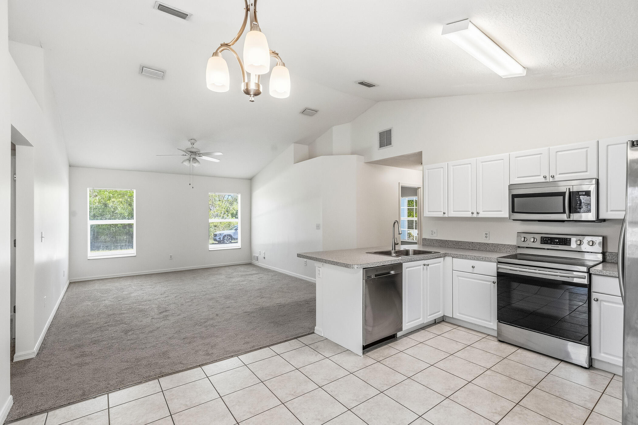 204 SW 14th St Street SW 1