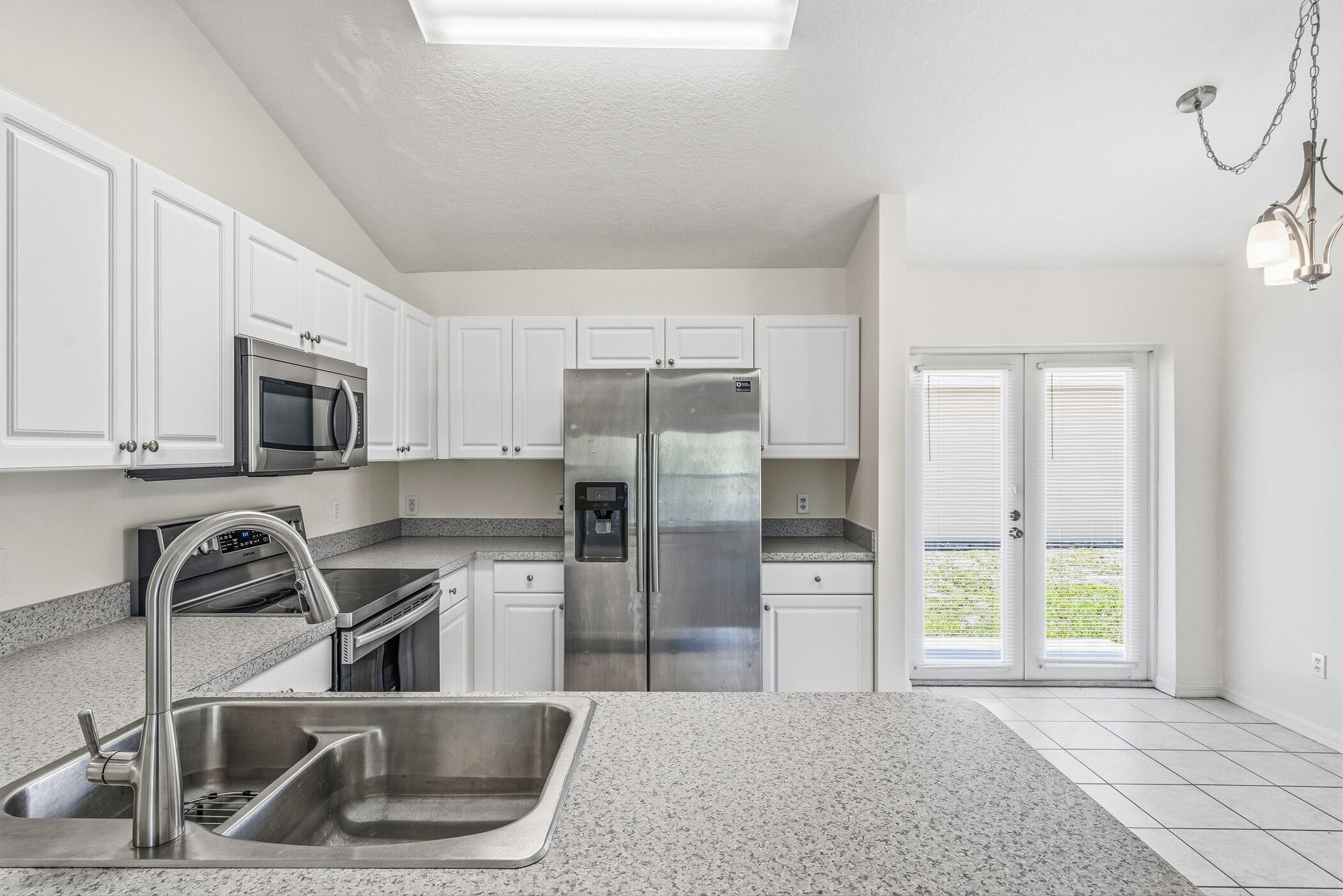 204 SW 14th St Street SW 1
