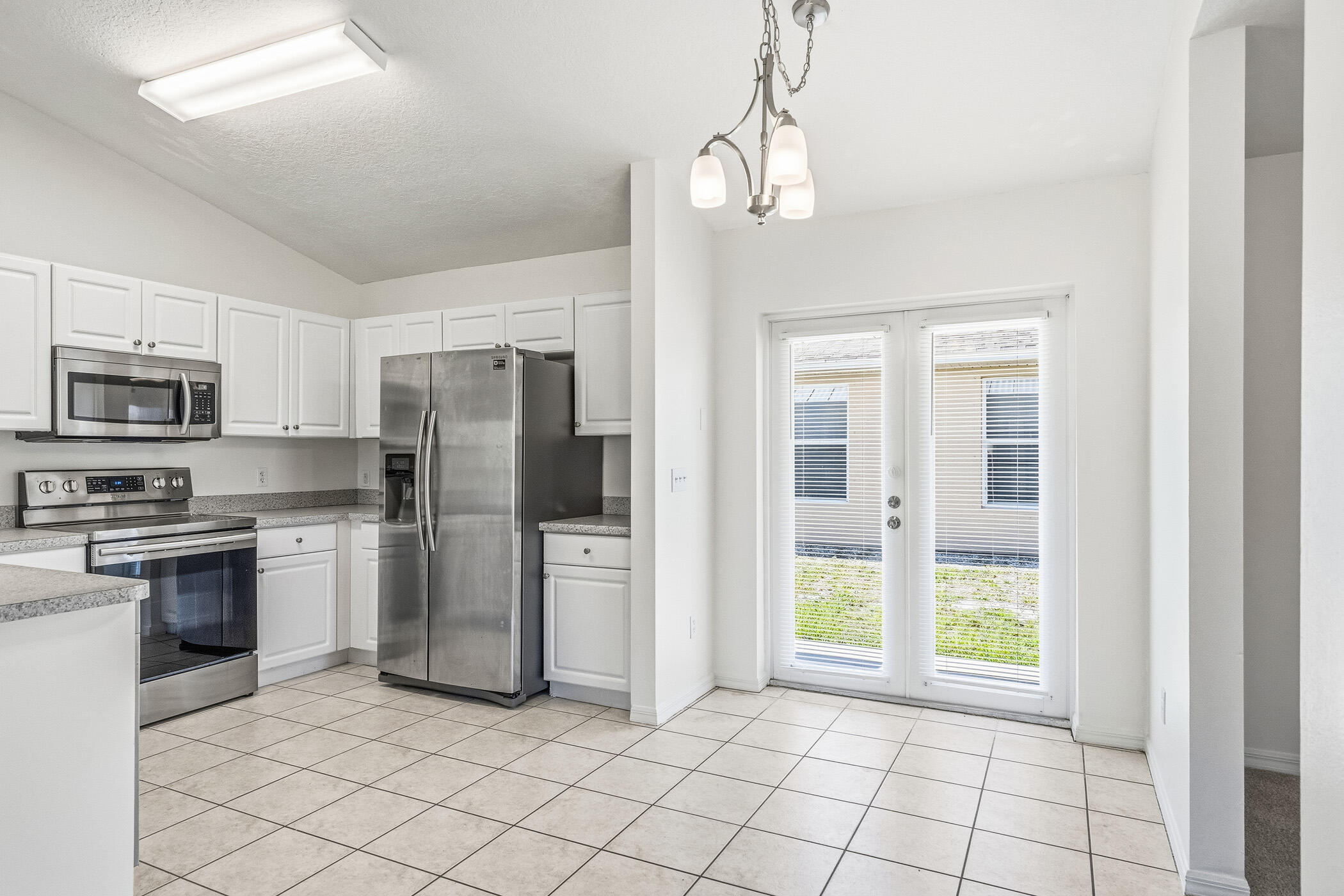 204 SW 14th St Street SW 1