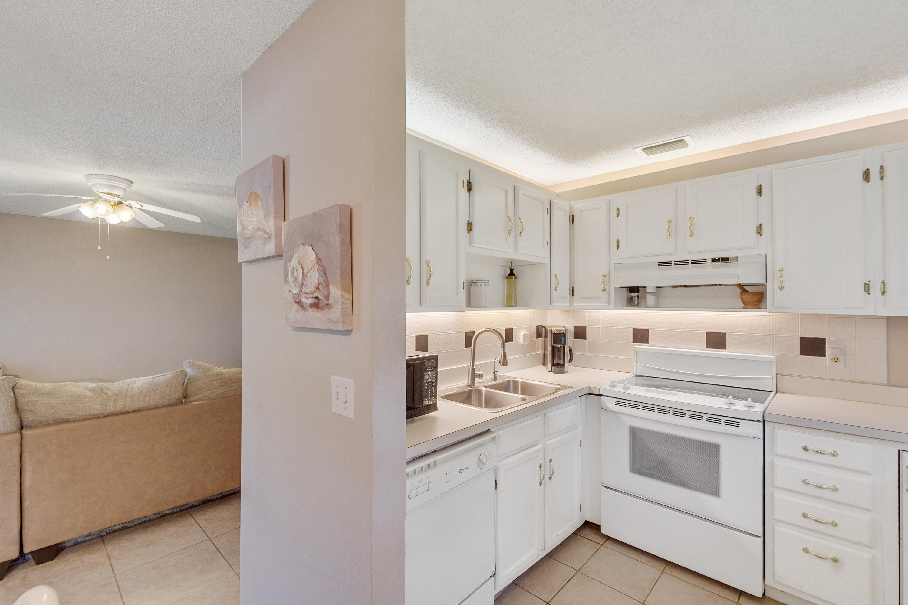 16 Vista Palm Lane 106