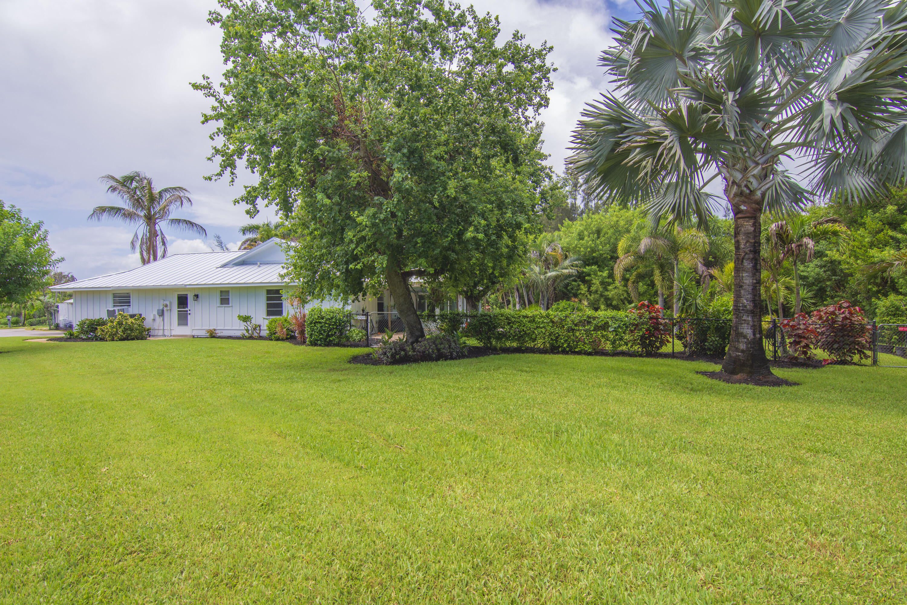 320 W FOREST Trail