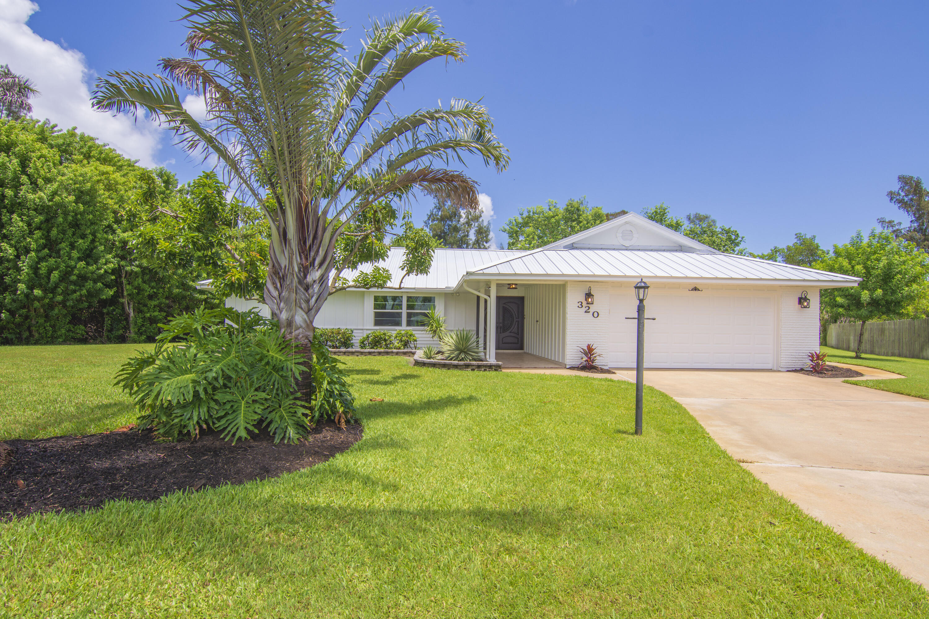 320 W FOREST Trail