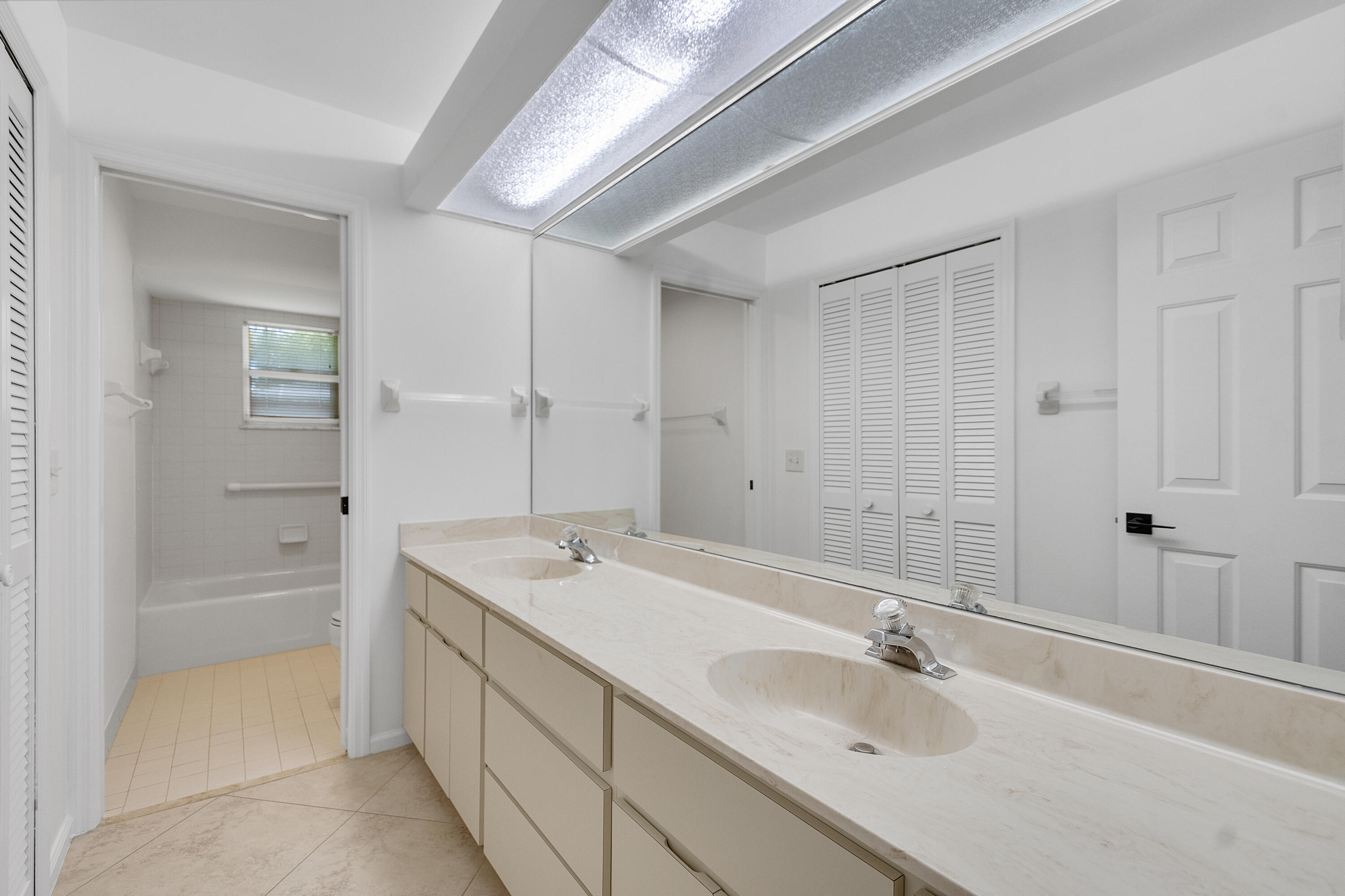 320 W FOREST Trail
