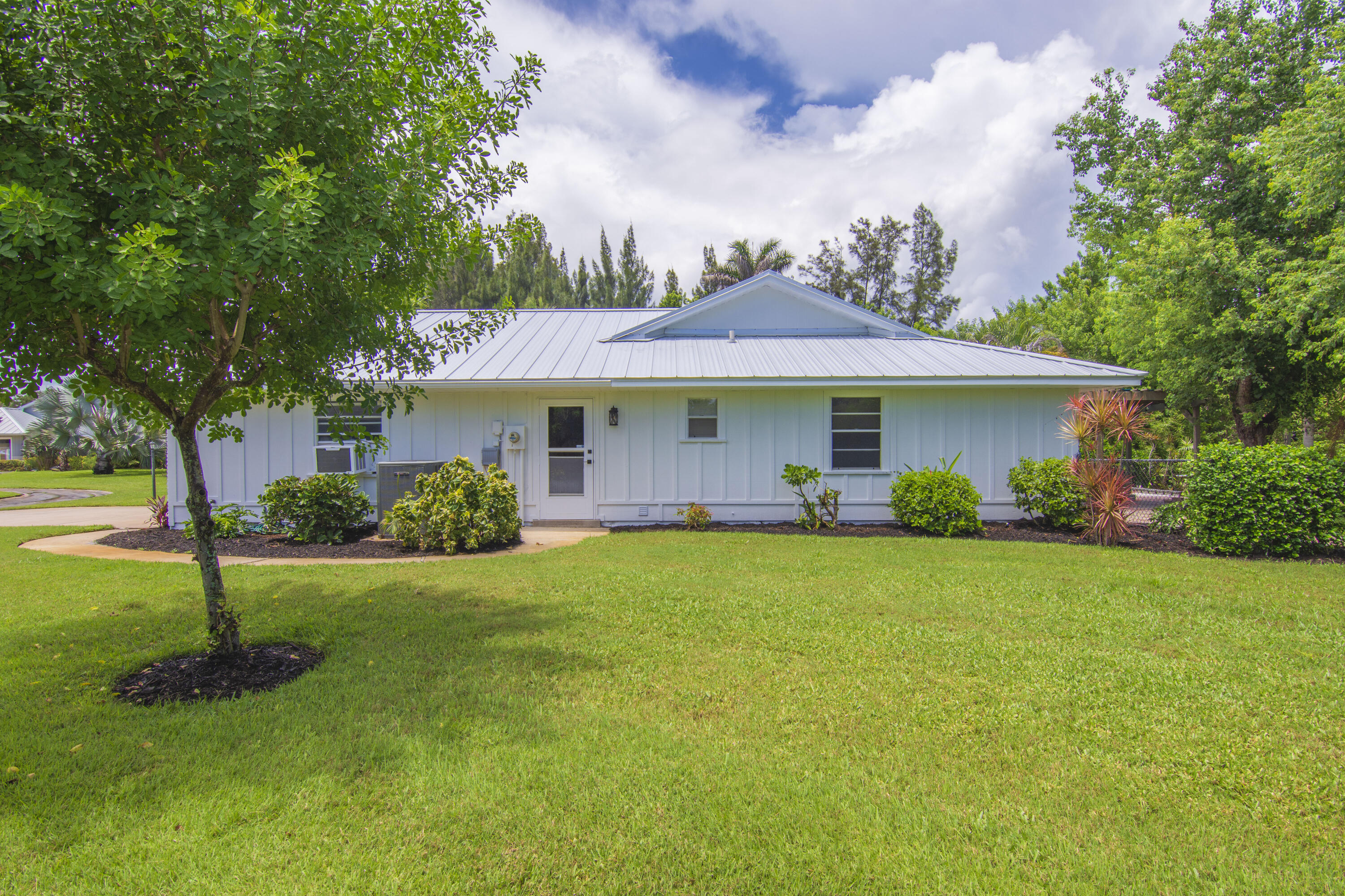 320 W FOREST Trail
