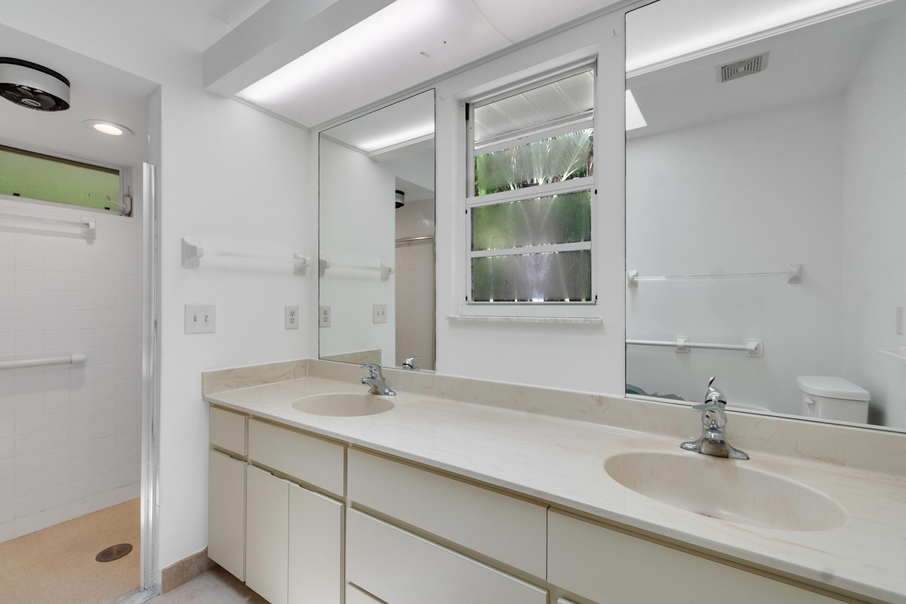 320 W FOREST Trail