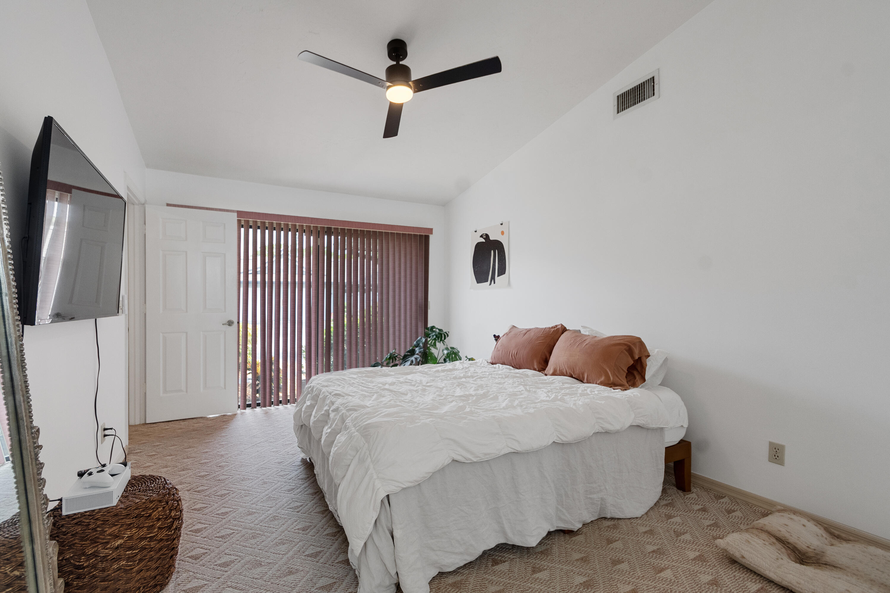 646 CENTRE SW 102