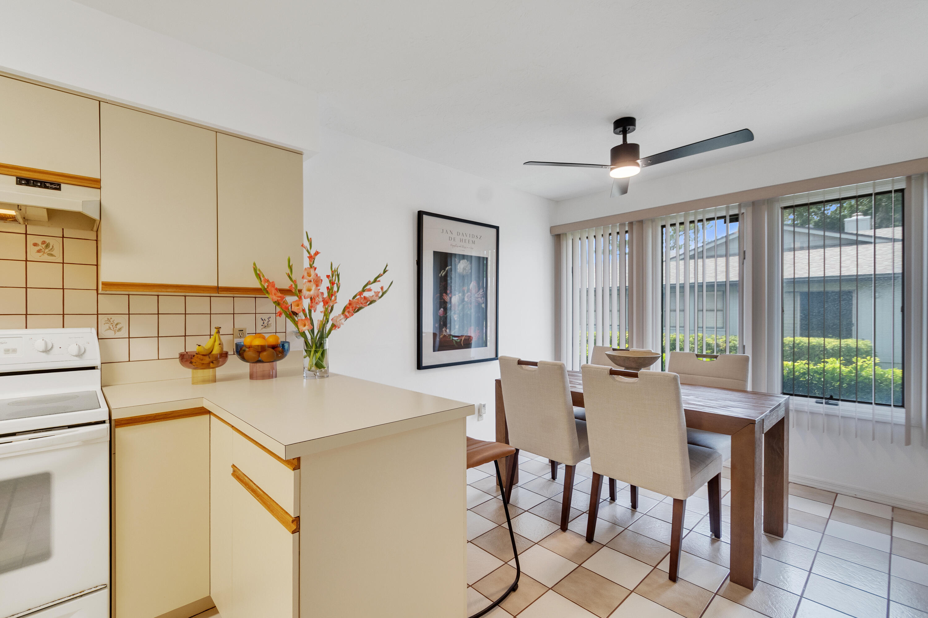 646 CENTRE SW 102