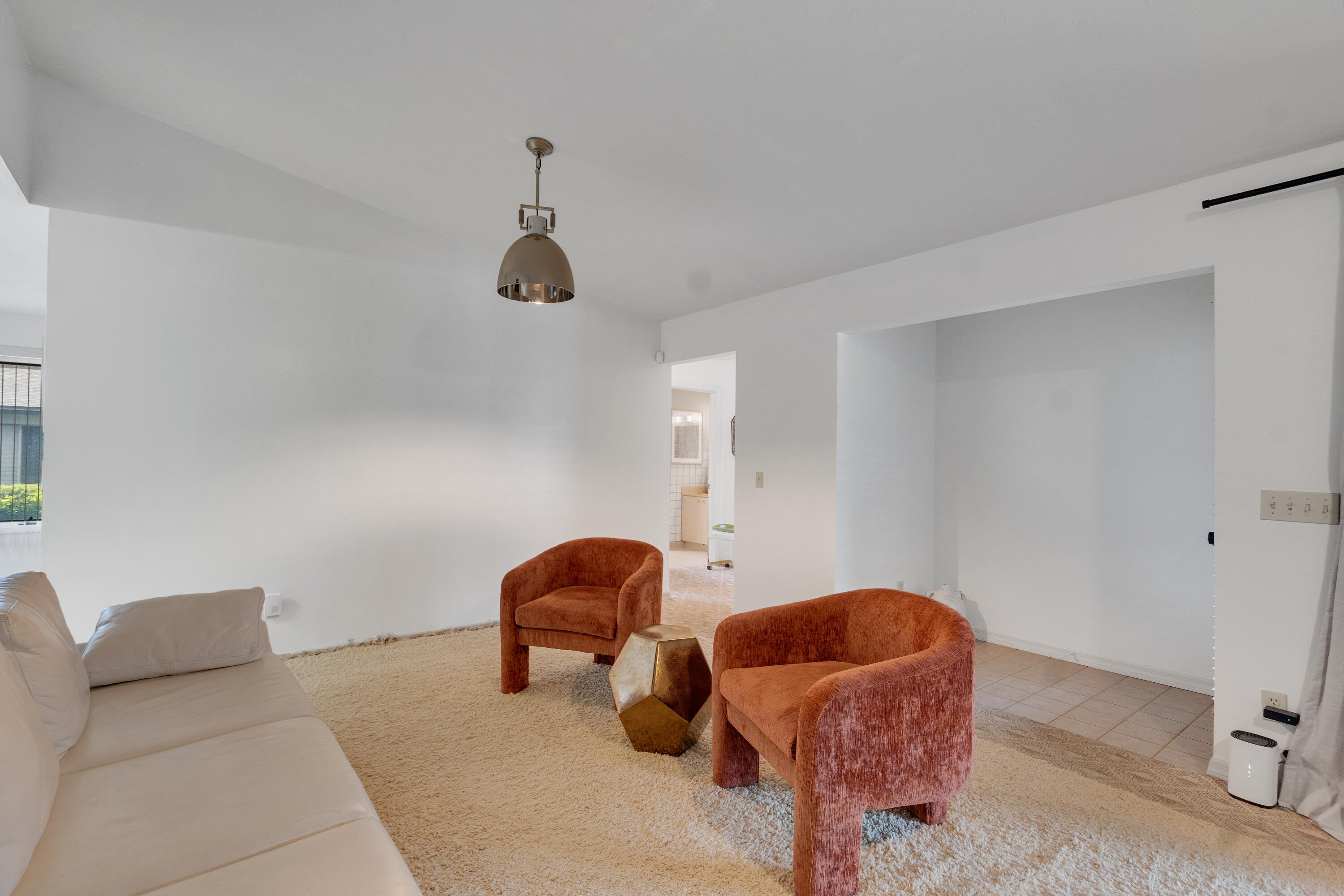 646 CENTRE SW 102