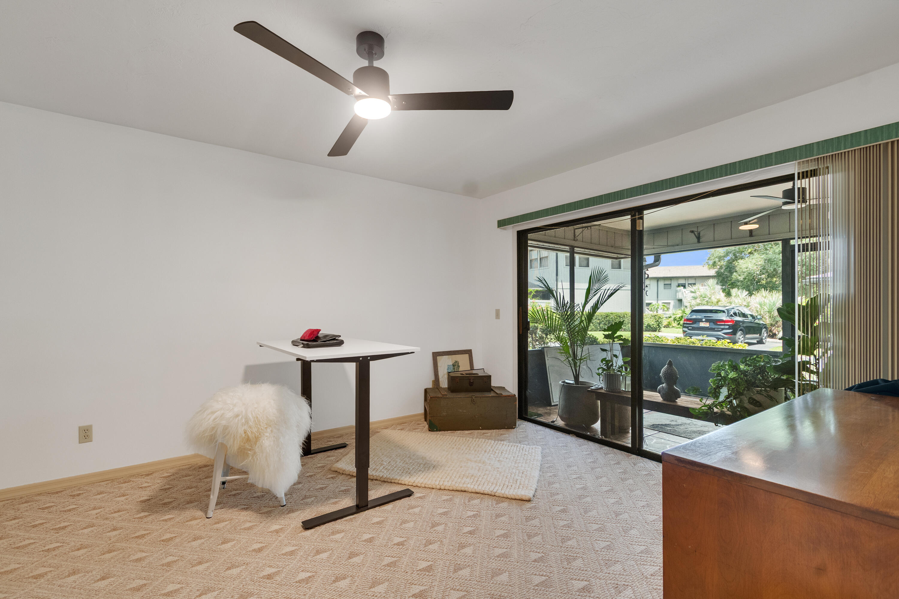 646 CENTRE SW 102