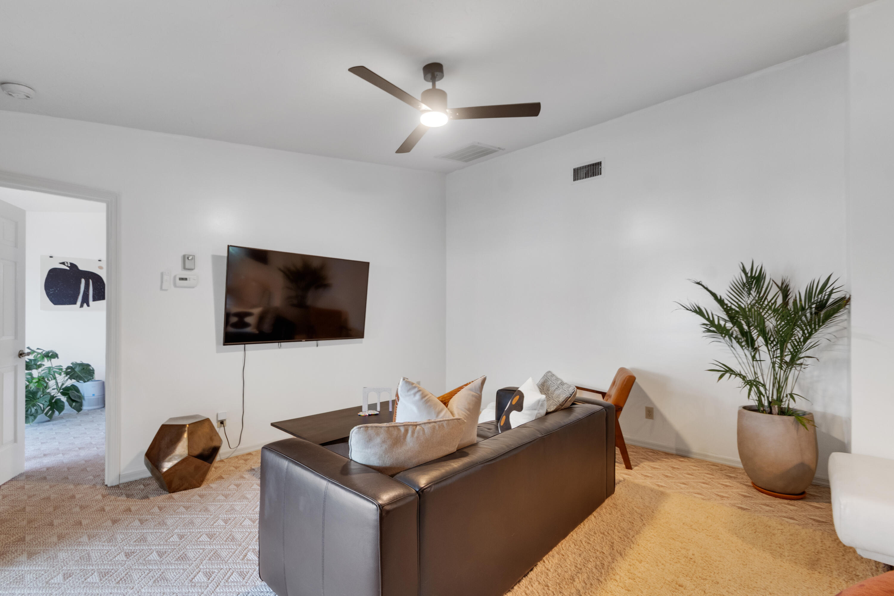 646 CENTRE SW 102