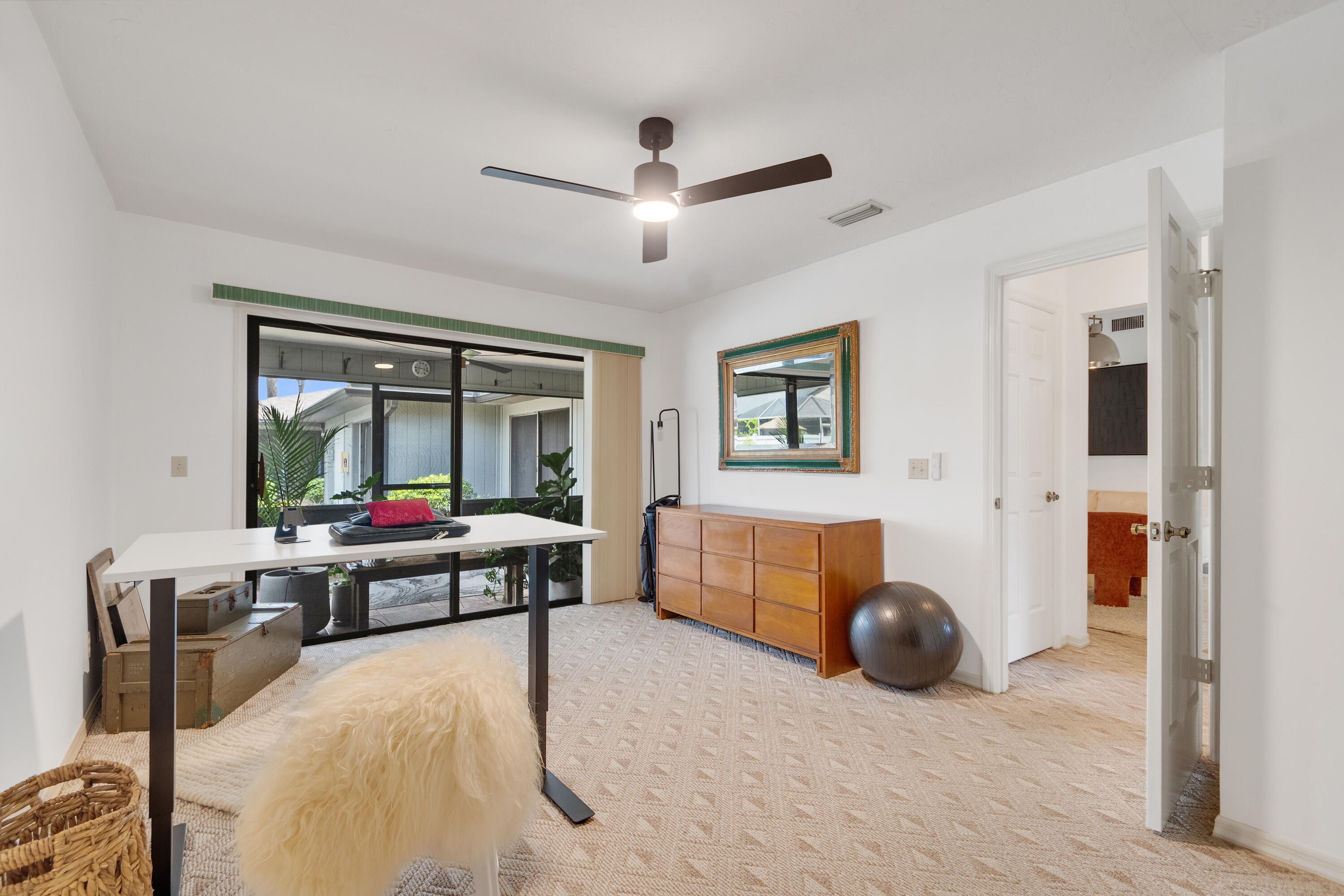 646 CENTRE SW 102