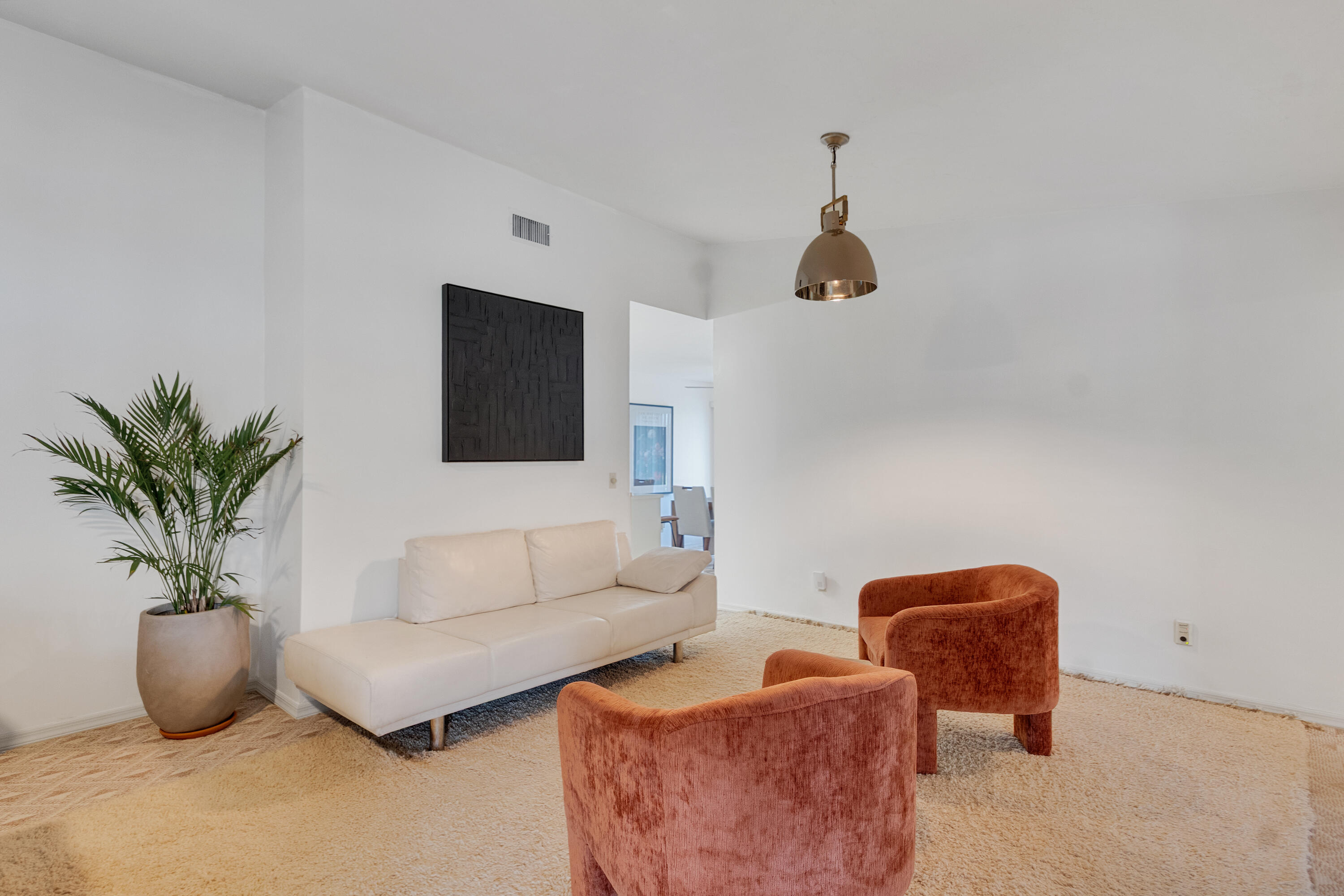 646 CENTRE SW 102