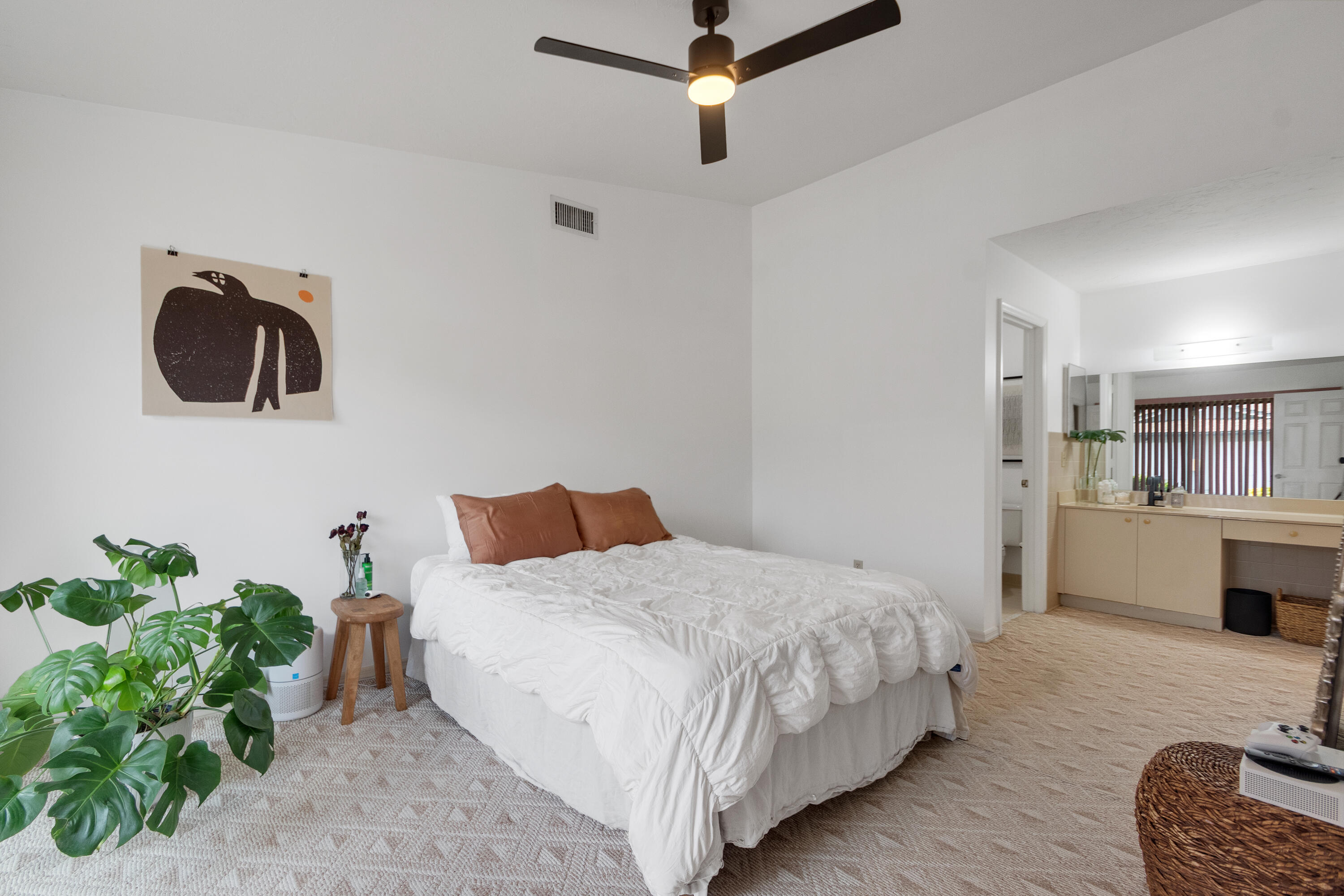 646 CENTRE SW 102