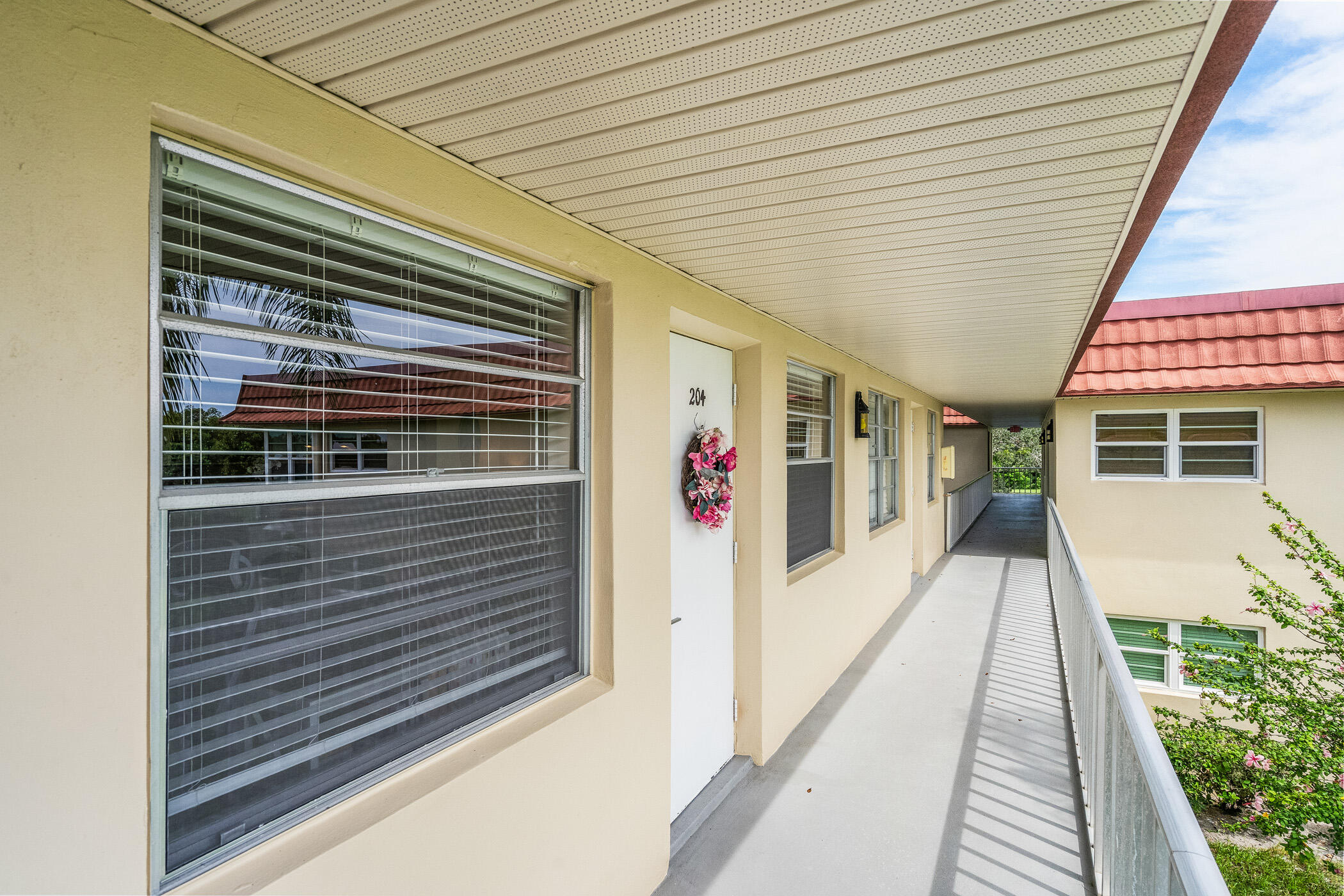 72 Royal Oak Court 204