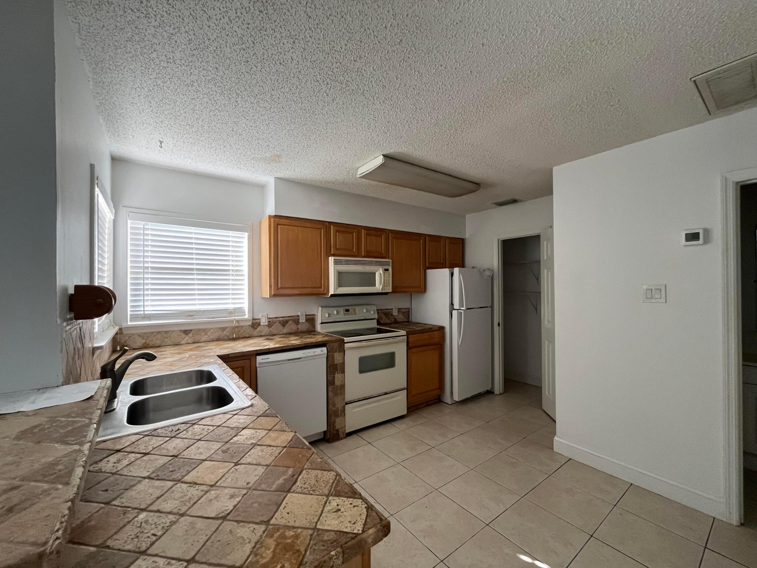 2010 Vero South Circle SW 3