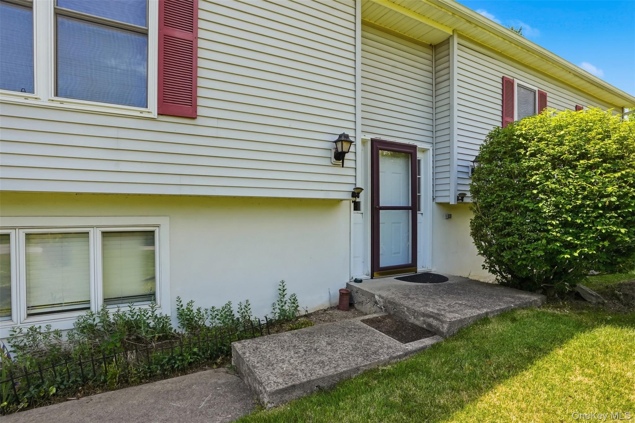 902 Albany Post Road