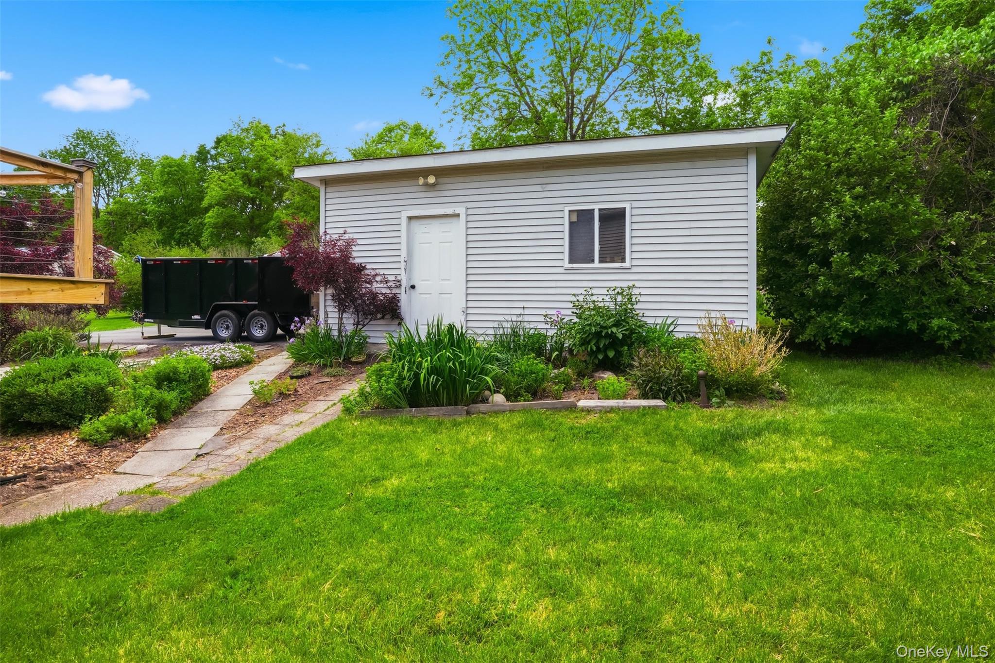 902 Albany Post Road