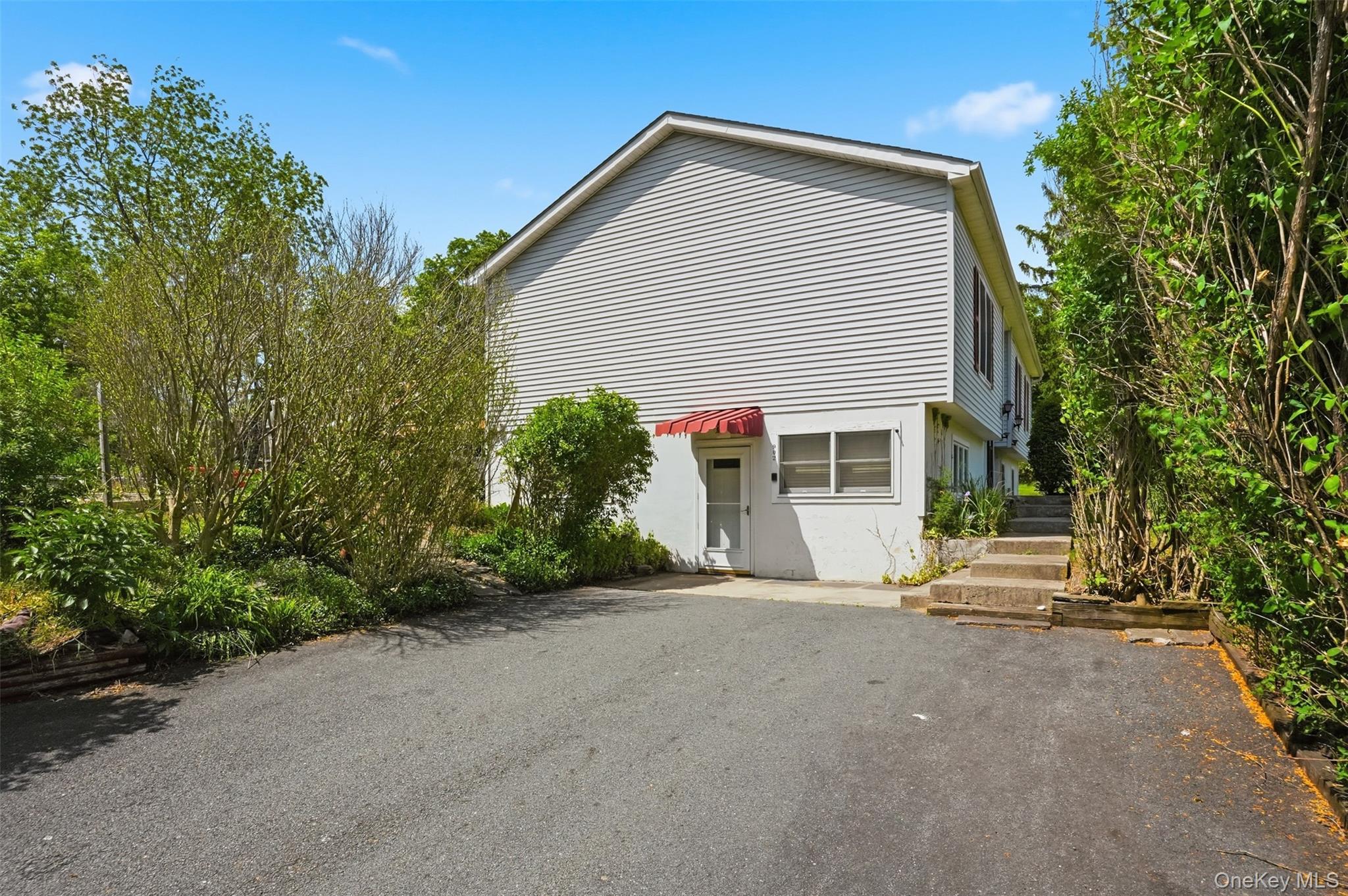902 Albany Post Road