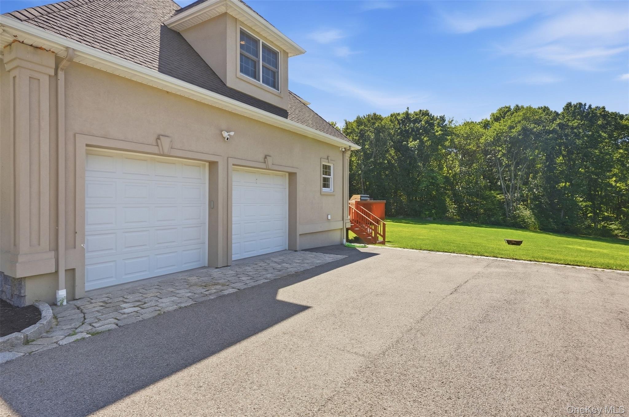 17 Meadow Crest Drive