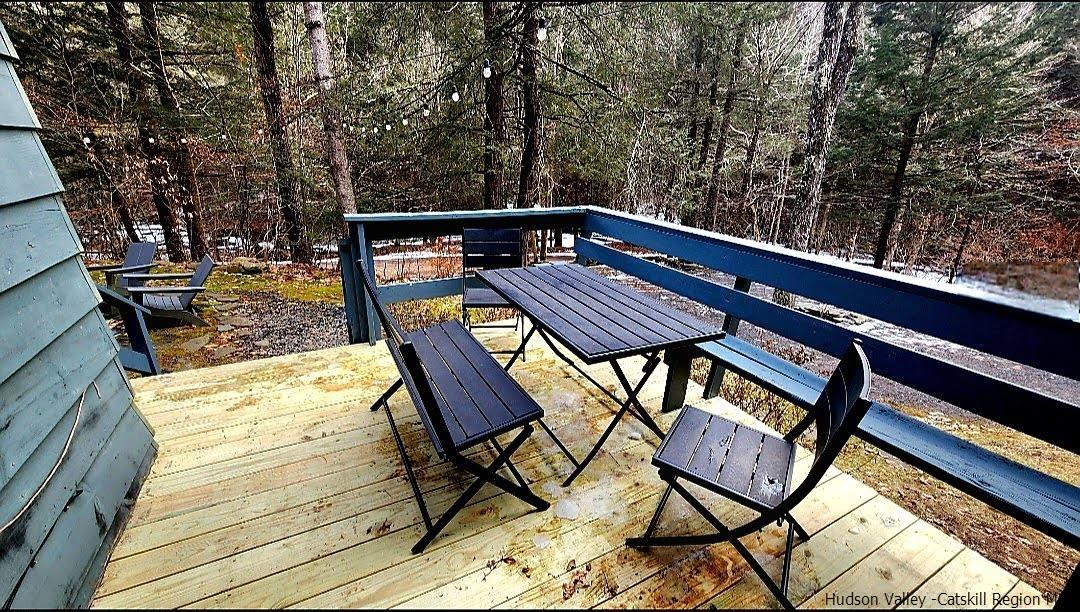 1121 Huckleberry Brook