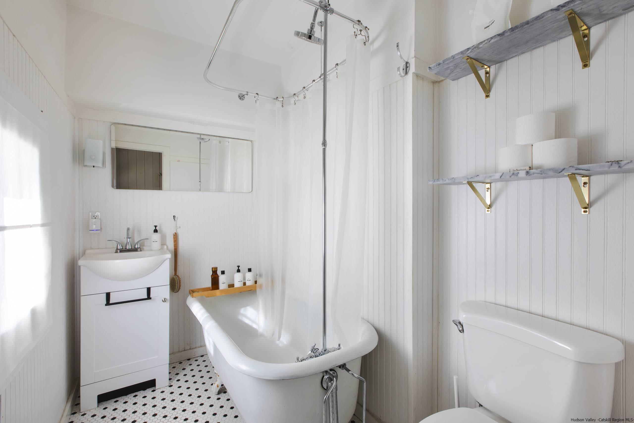 1121 Huckleberry Brook