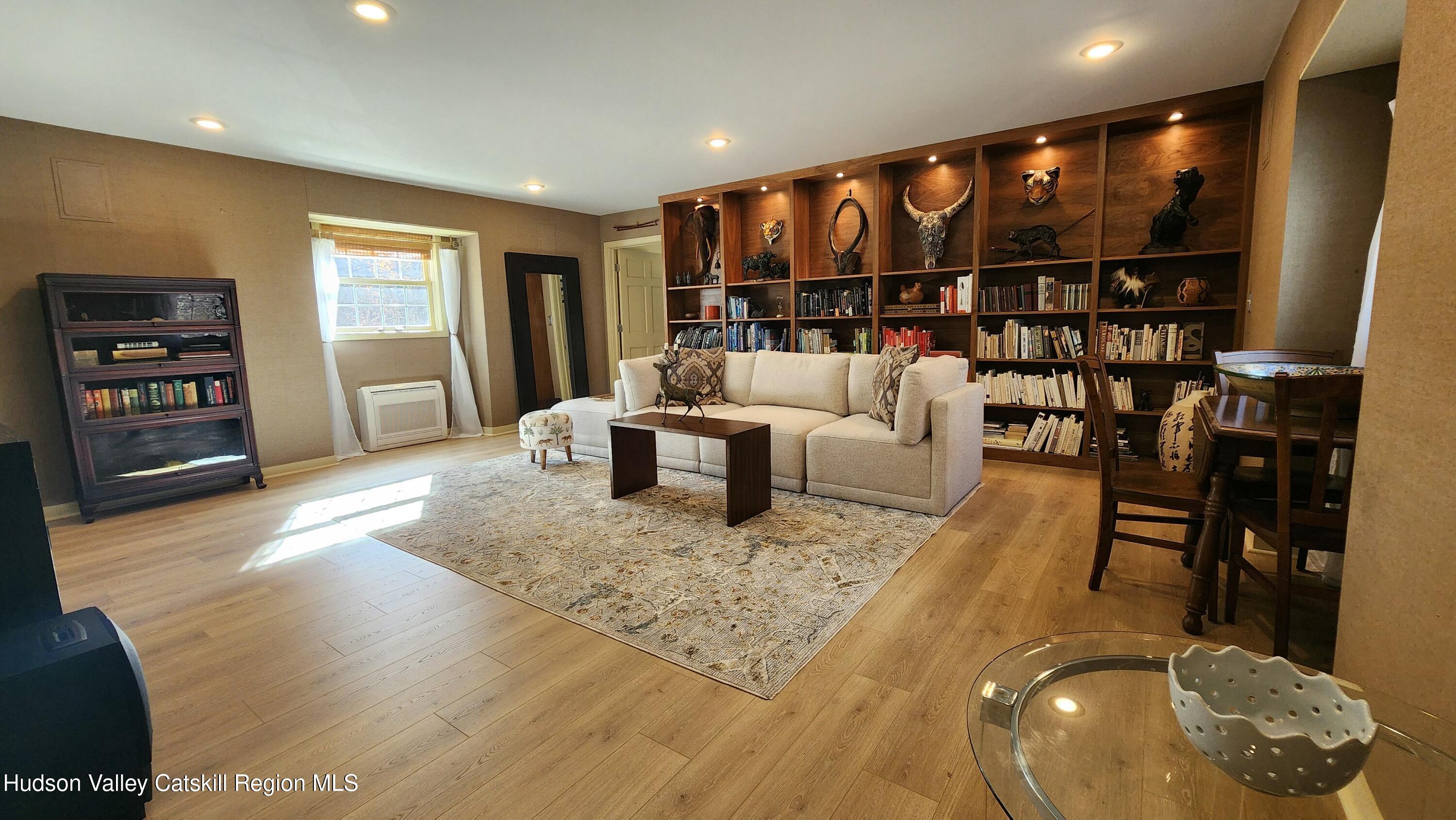 100 Greymouse Road Road