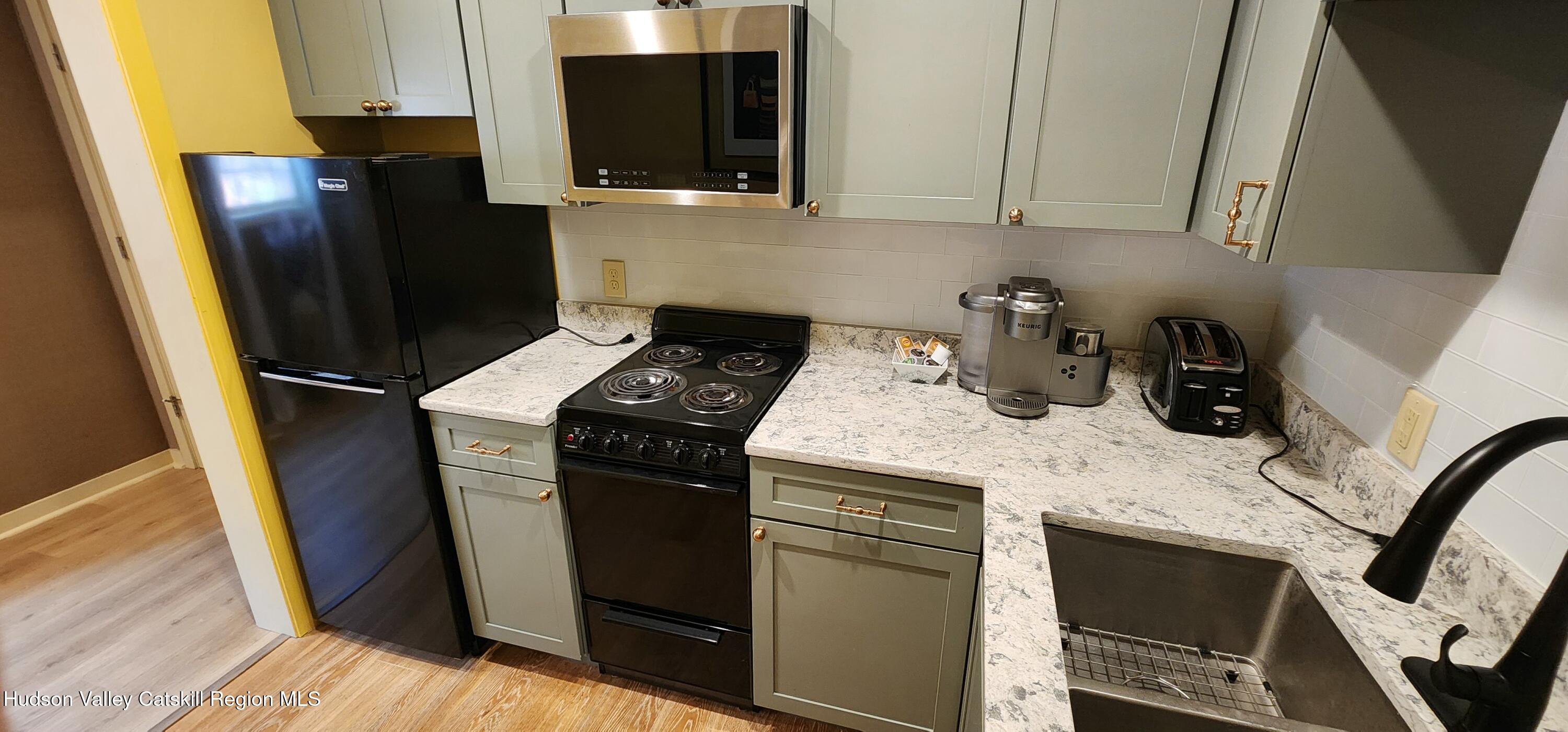 100 Greymouse Road Road