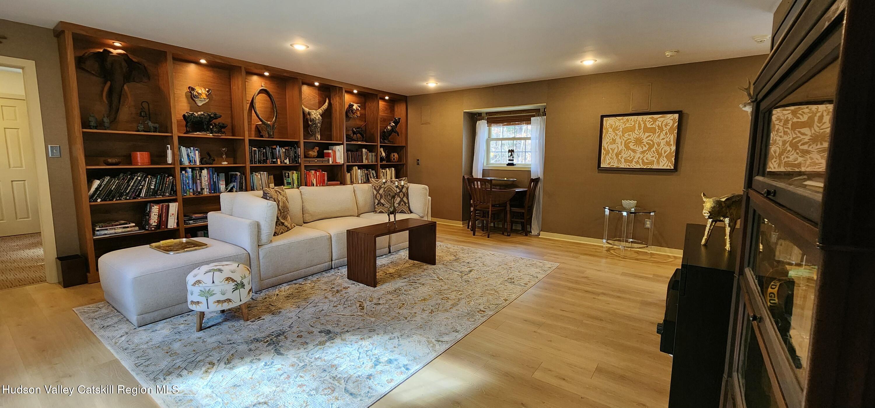 100 Greymouse Road Road