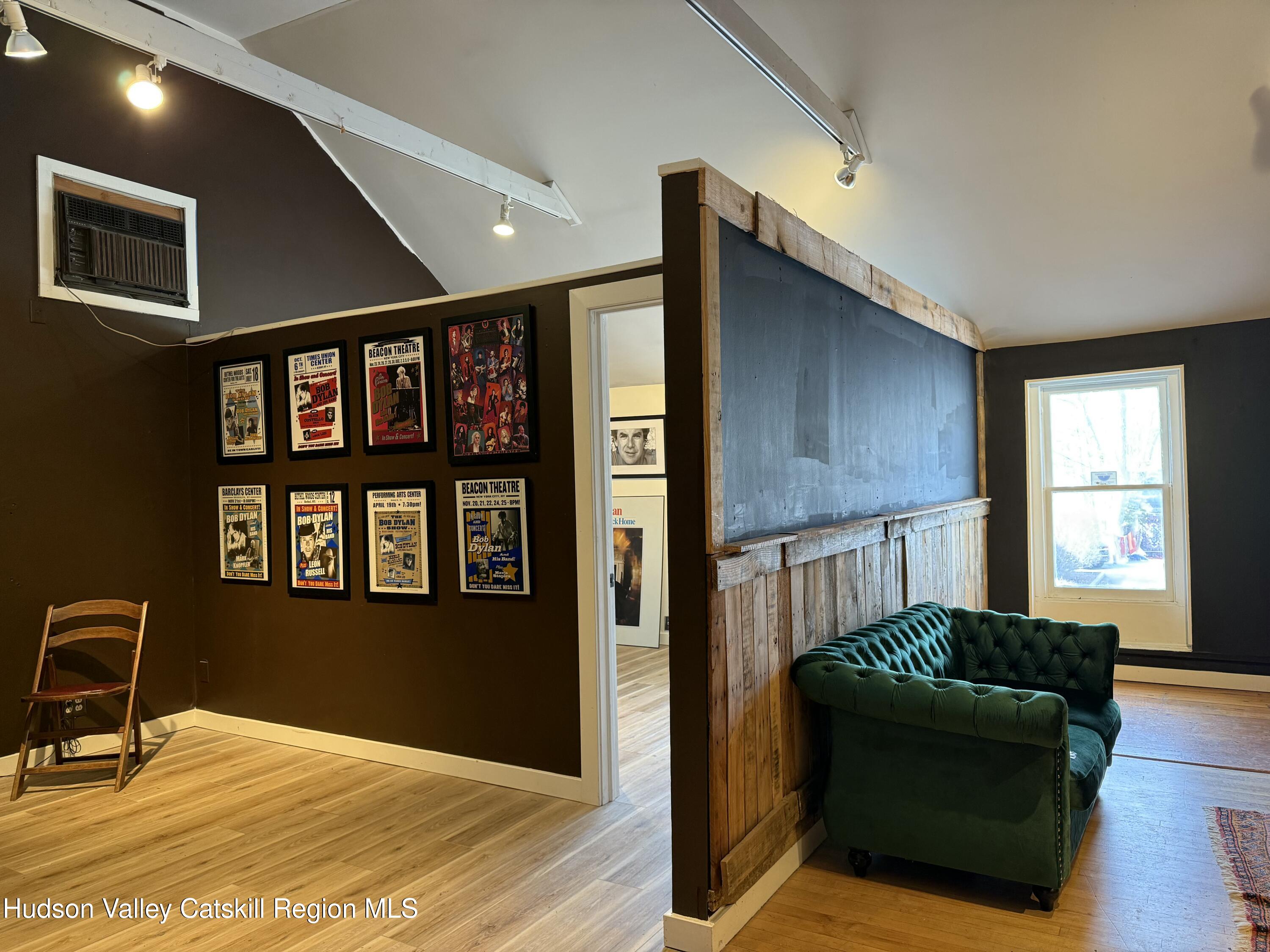 59 Tinker Street, Lrg Rm