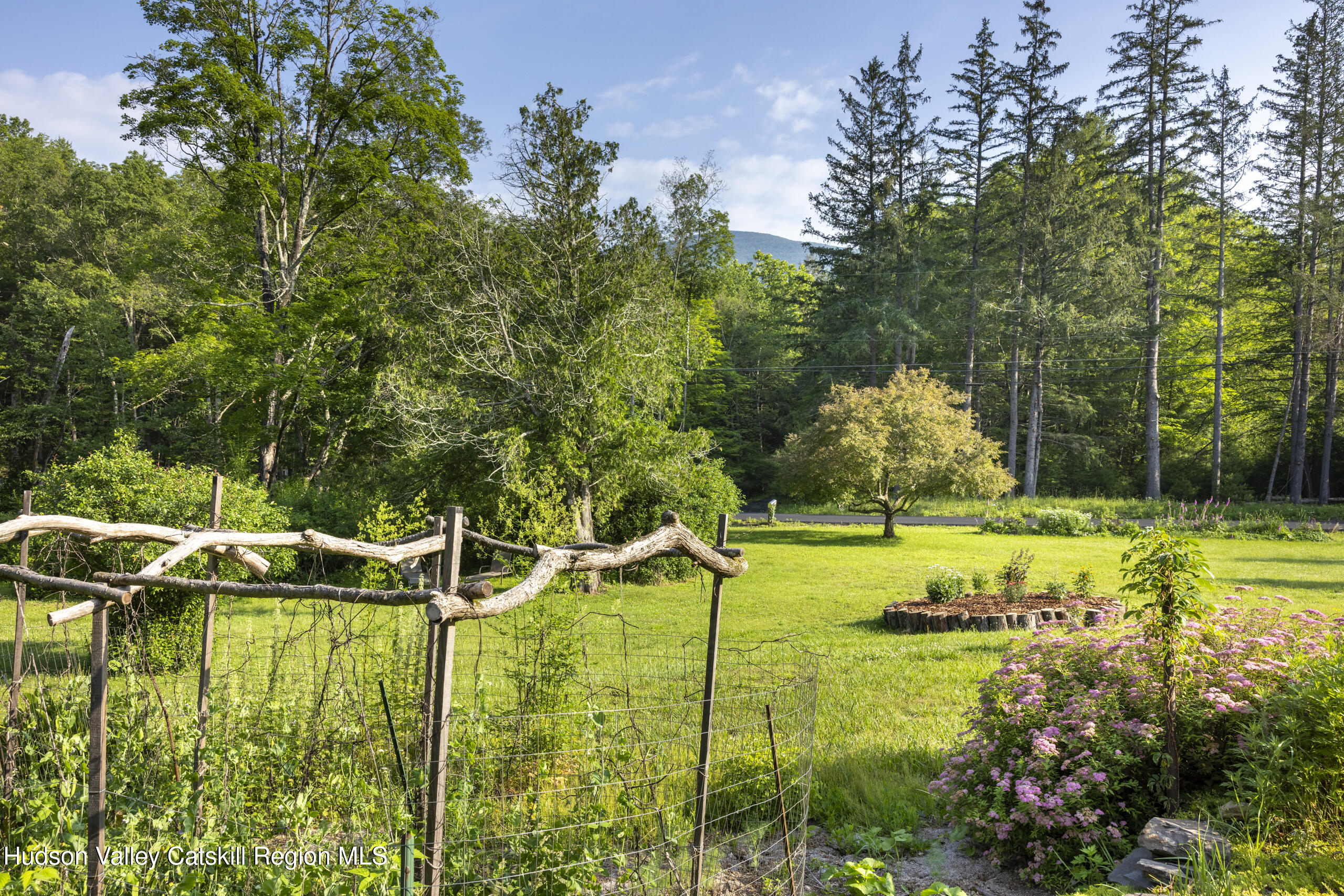 1807 Glasco Turnpike