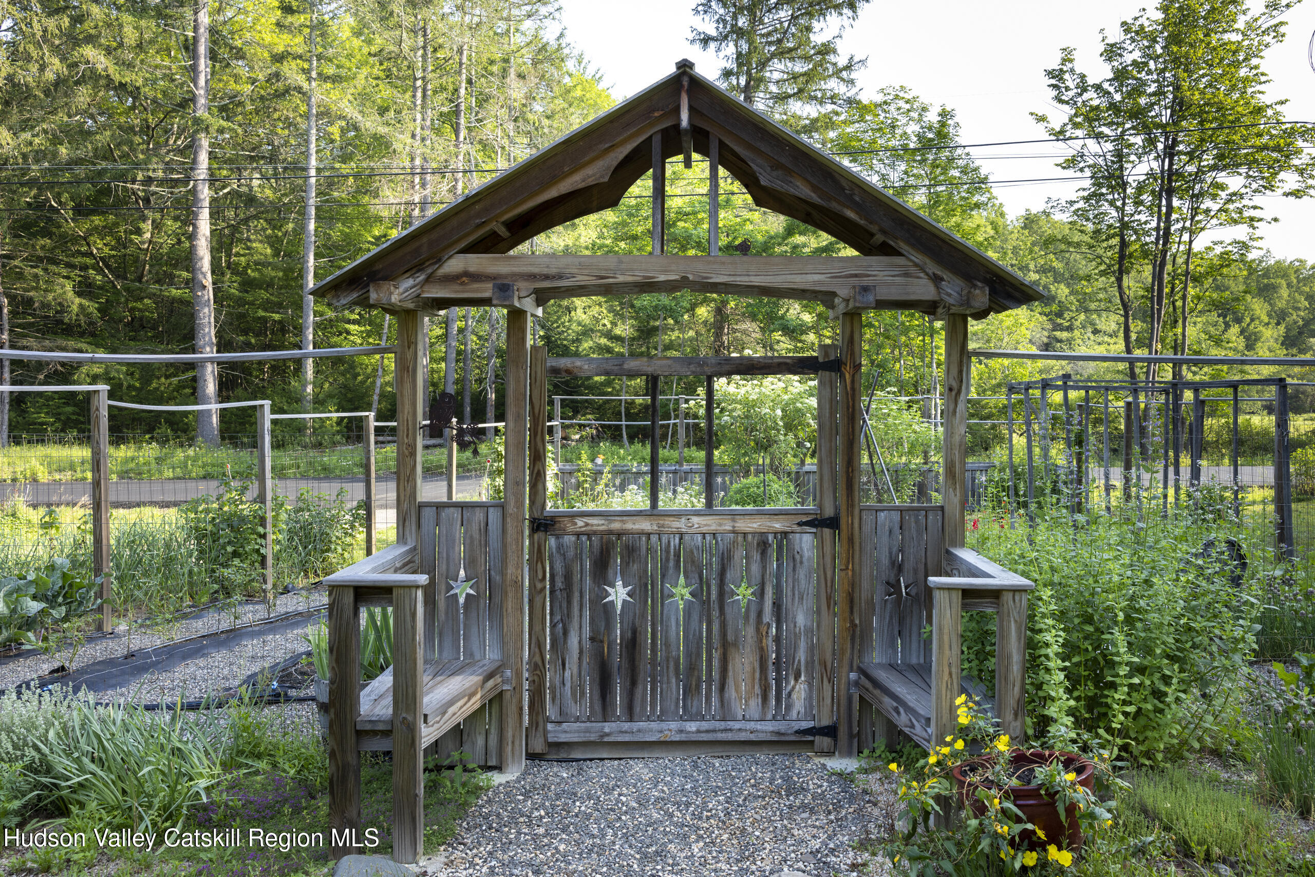 1807 Glasco Turnpike