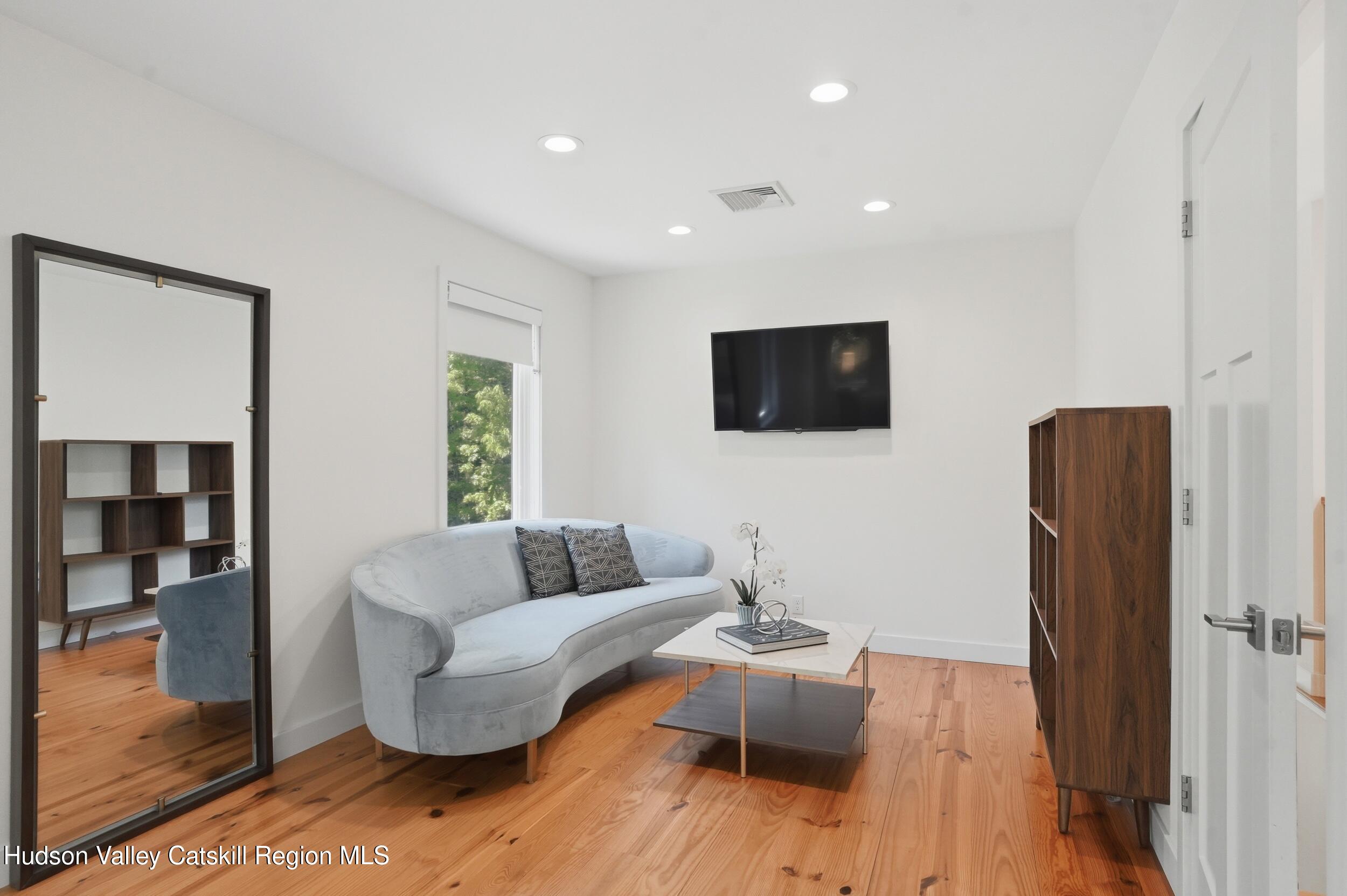 21 Woodland Lane
